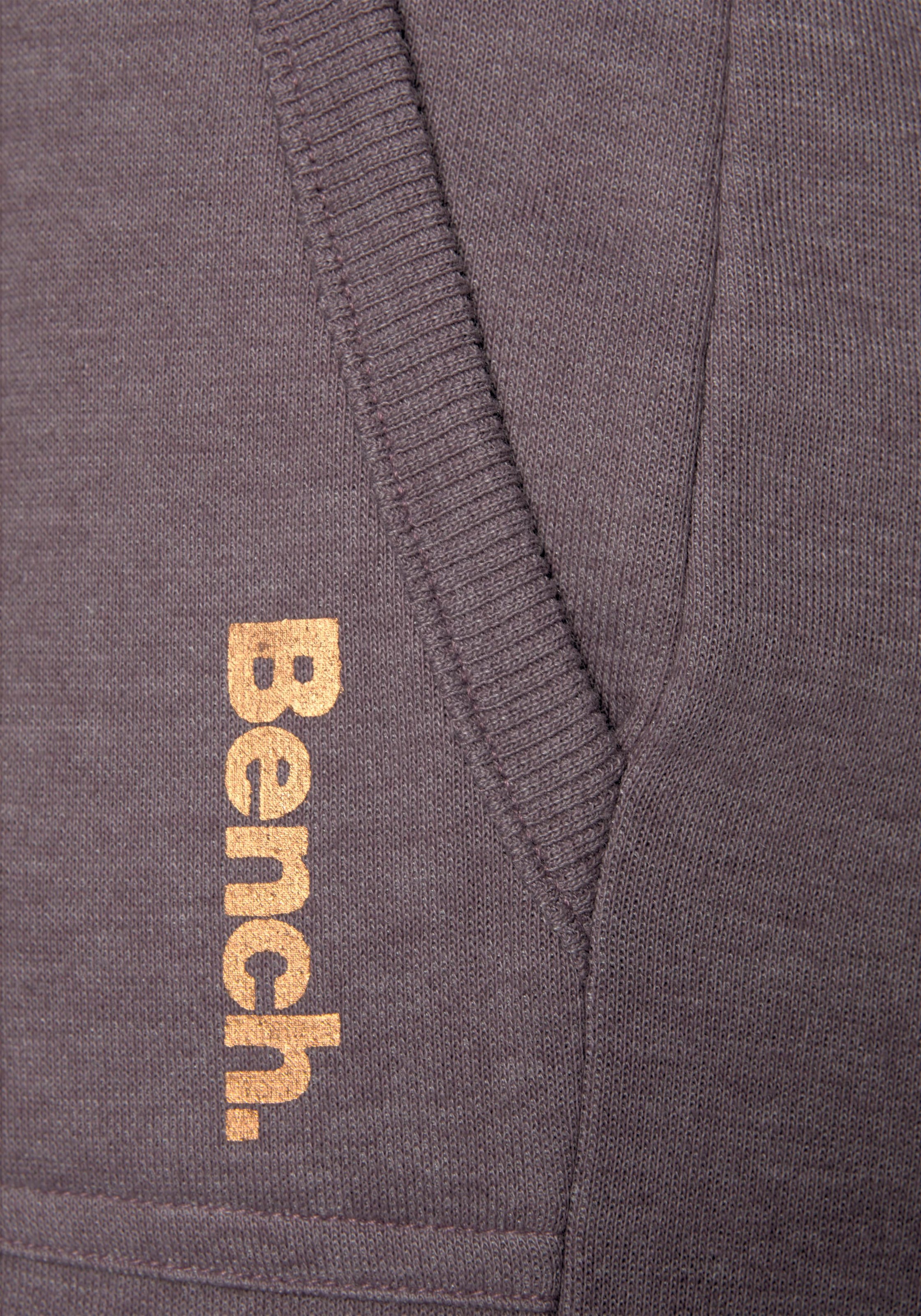 Bench. Loungewear Bermudas, mit aufgeschlagenen Beinsäumen und seitlichen Taschen, Loungewear