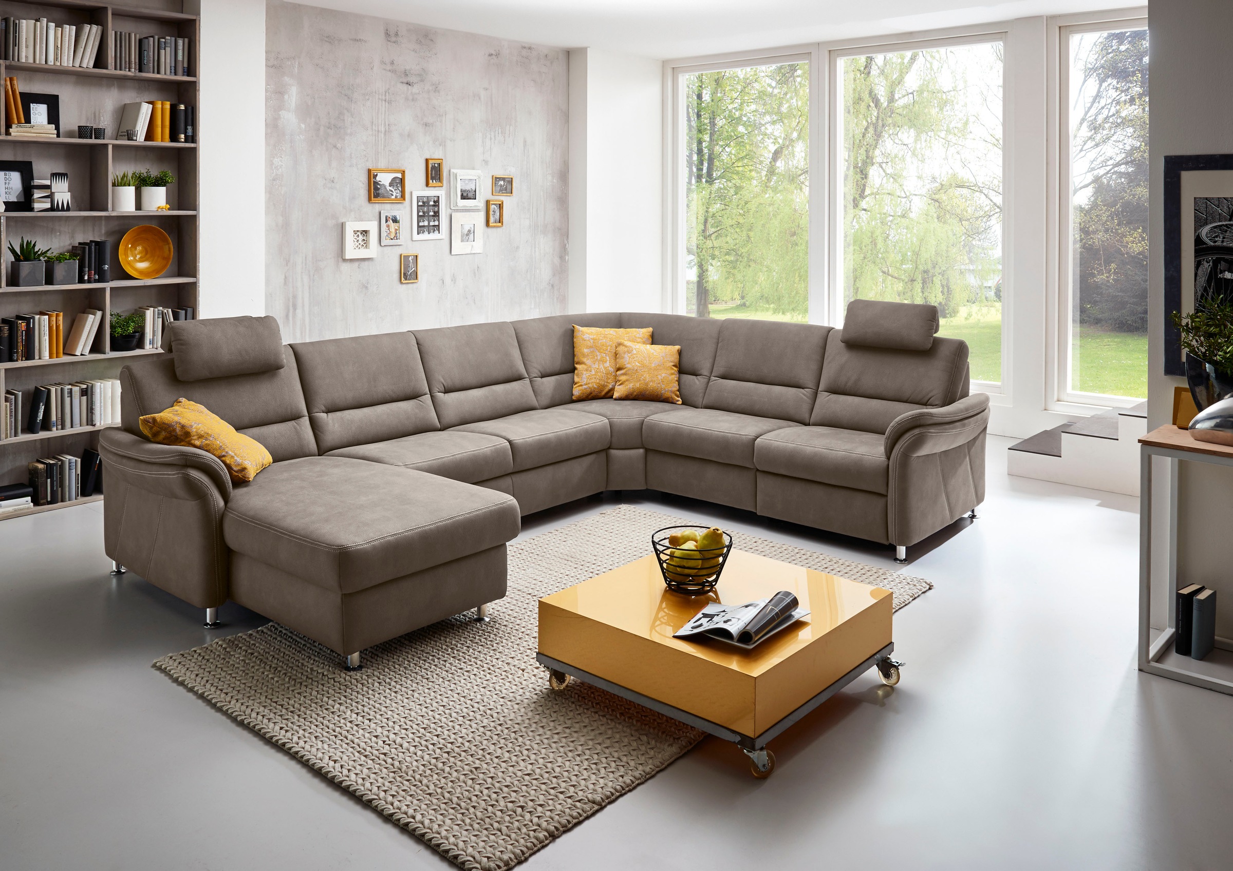 Die PlanBar Wohnlandschaft "ZE-EM16033 U-Form, Breite 330 cm" wahlweise mit Kopfstützen und Schlaffunktion