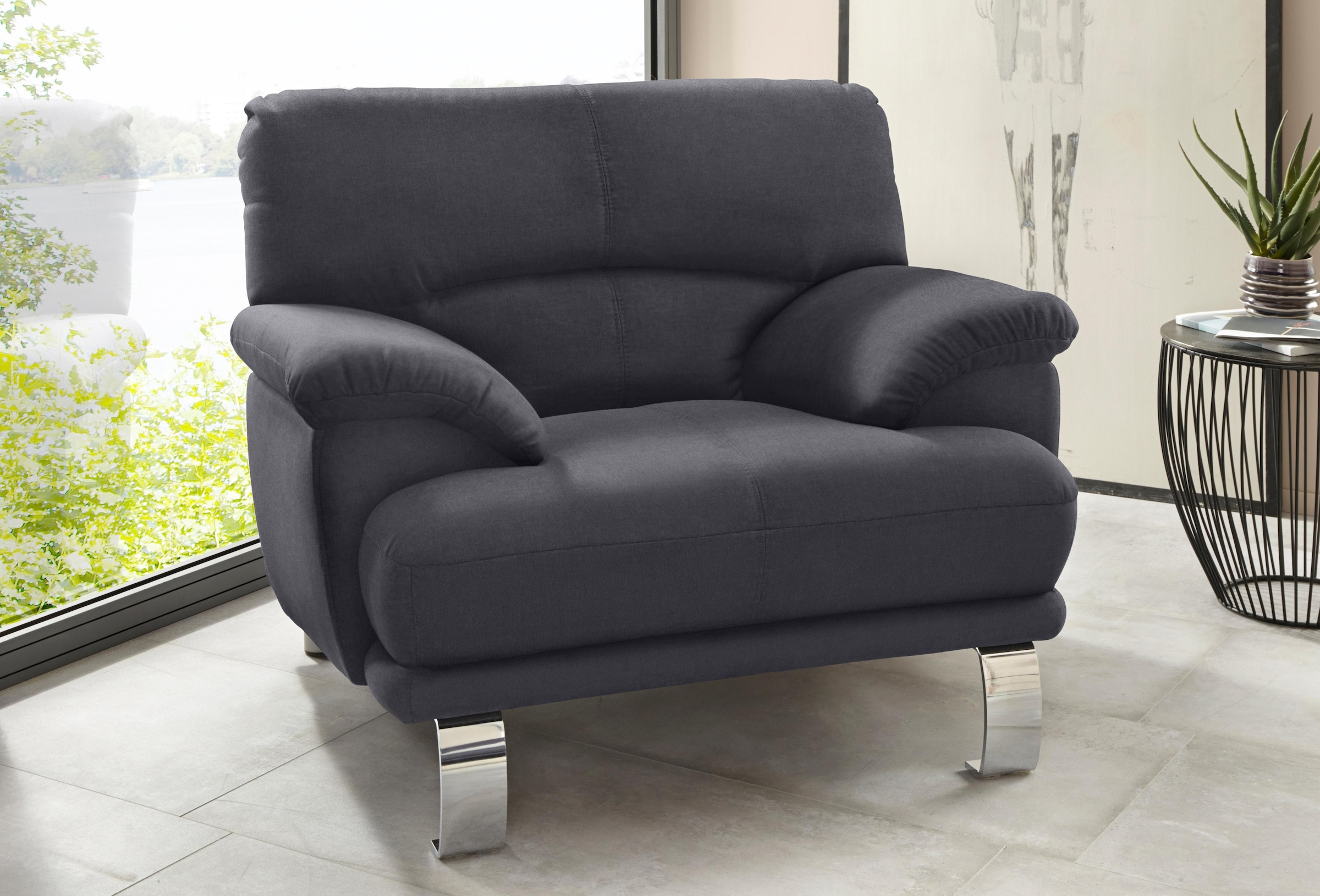 TRENDMANUFAKTUR Sessel »Cecilia II, Loungesessel in italienischem Design« breite und bequeme Armlehnen