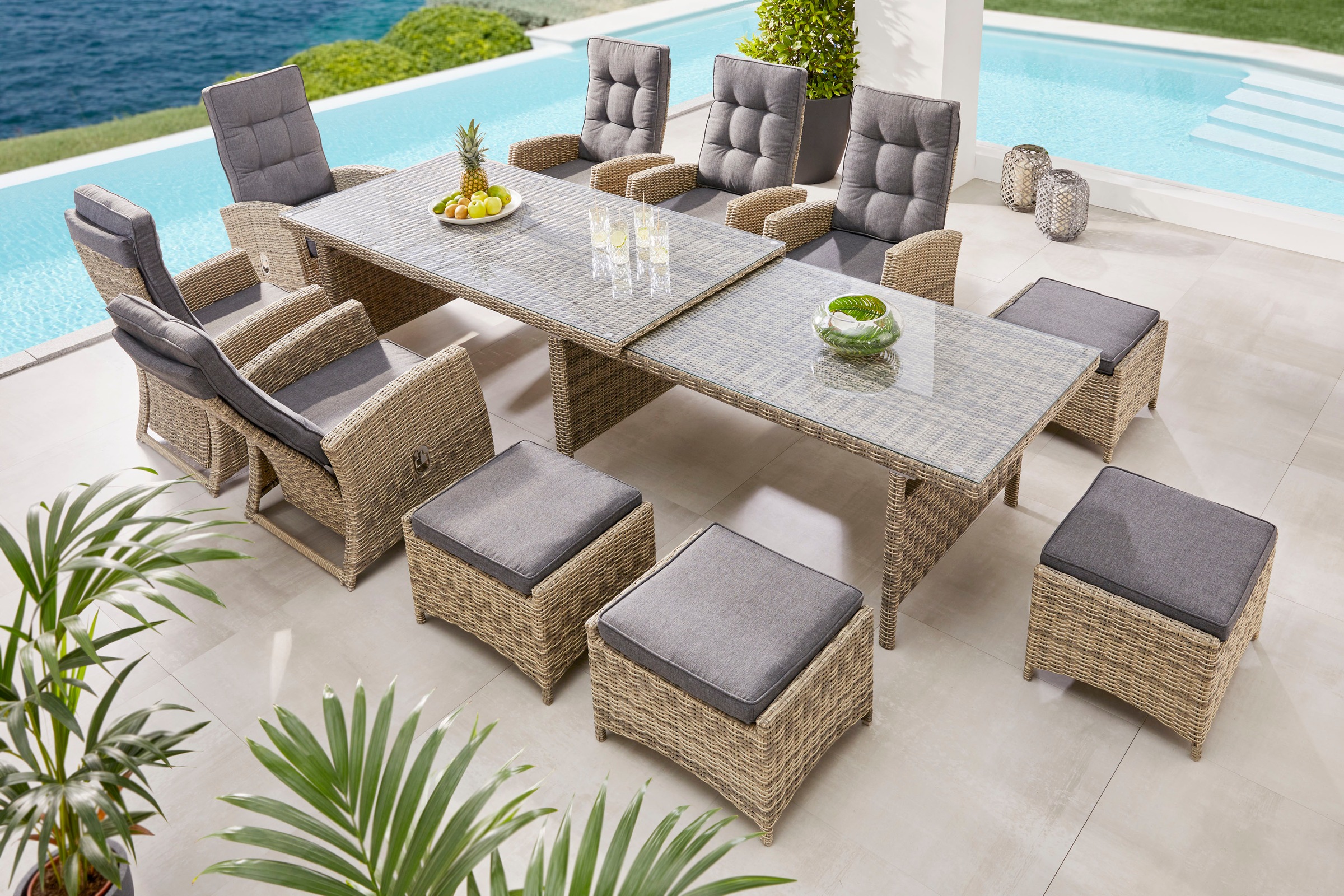 KONIFERA Garten-Essgruppe »Monaco«, (Set, 27 tlg., 6x Sessel, 4x Hocker, 1x AZ-Tisch 200-366x100x75,5 cm, inkl. Auflagen), für 10 Personen Aluminium, Polyrattan, Rückenlehne verstellbar