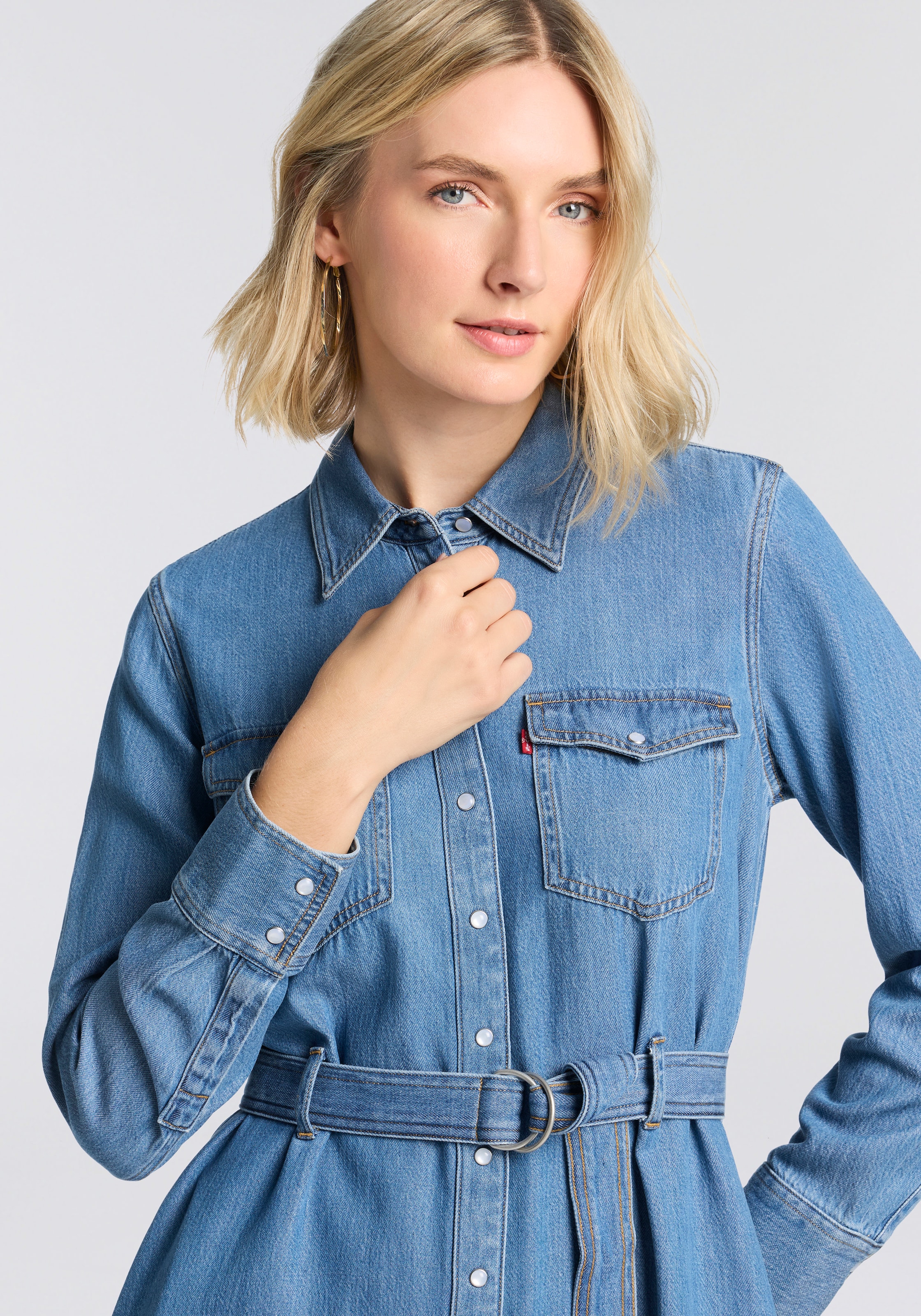Levi's® Jeanskleid »inklusive Gürtel«, (2 tlg.), mit seitlichen Eingrifftaschen