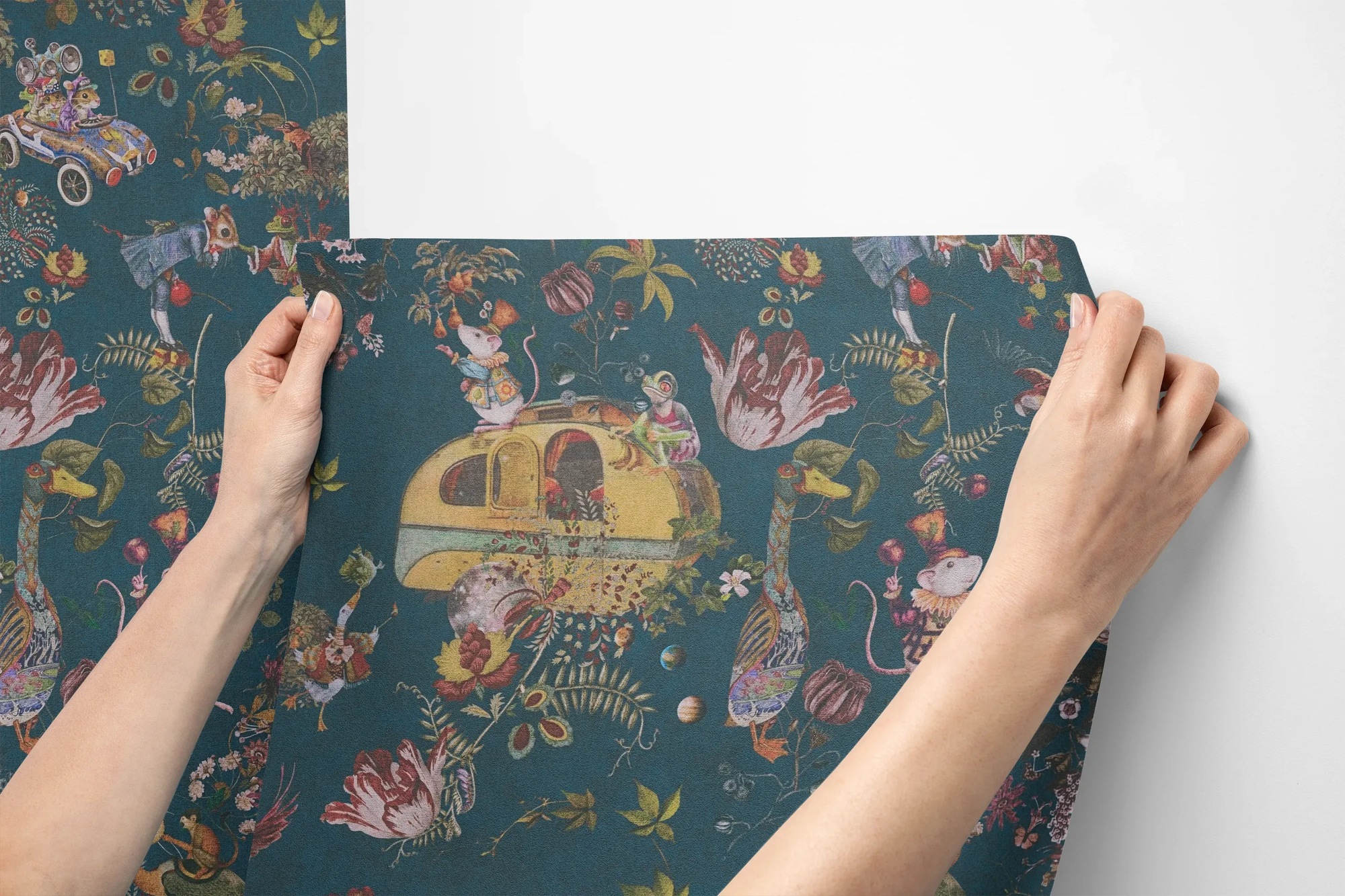 A.S. Création Vliestapete »Fantasievolle Märchen« Motiv leicht strukturiert Vliestapete Märchen Wohnwagen Kindermotiv, Blau, Bunt und Schwarz