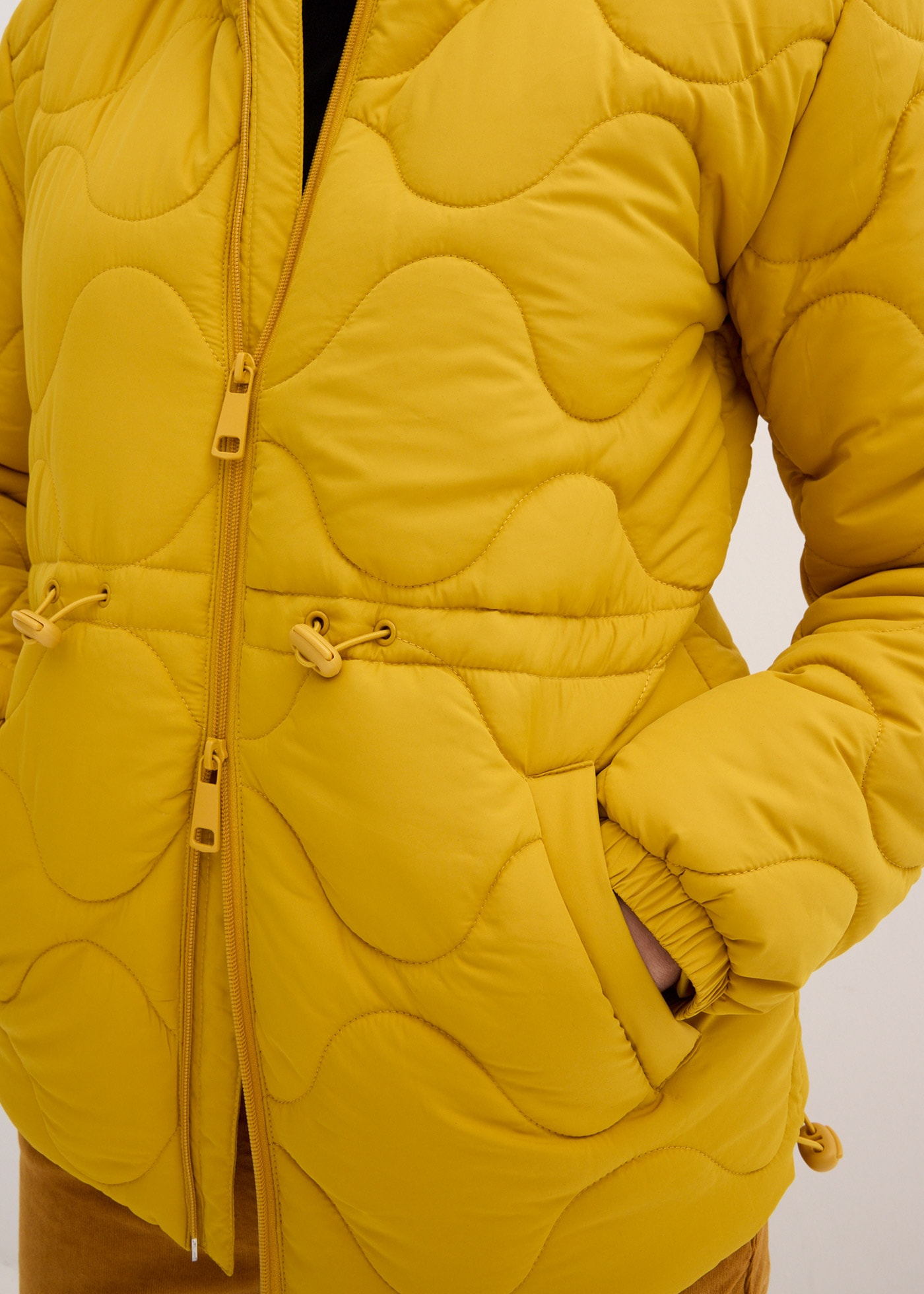 bonprix Steppjacke »Steppjacke« mit Kapuze Casual Stil, Kurzparka mit Taillen-Kordelzug, hochwertige Steppung