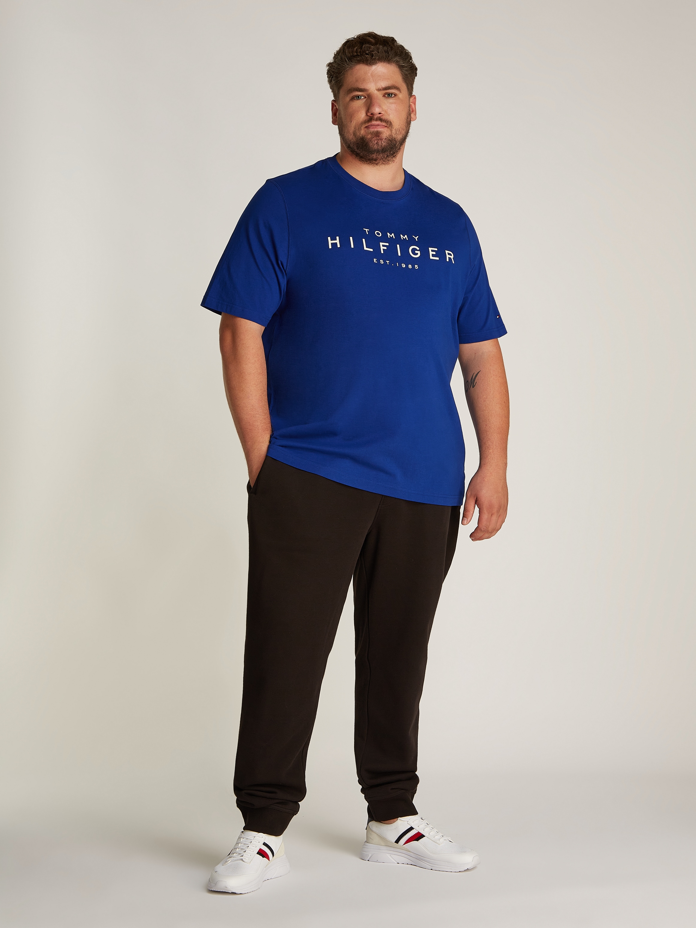 Tommy Hilfiger Big & Tall Rundhalsshirt »BT-BIG RWB HILFIGER TEE-B«, in Großen Größen, Logodruck