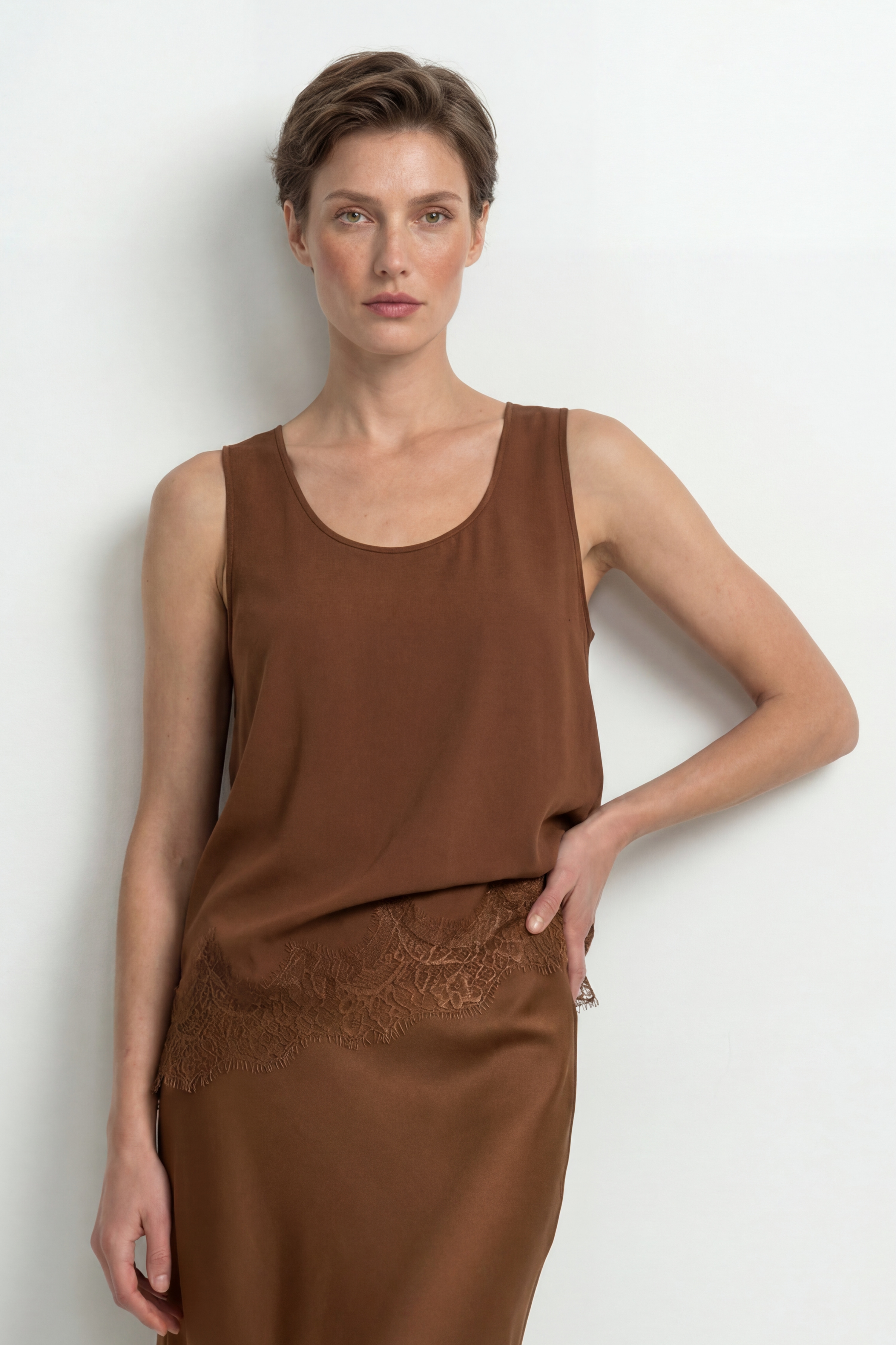 RICHROYAL Shirttop mit Spitzenbesatz am Saum, edle Satin-Optik