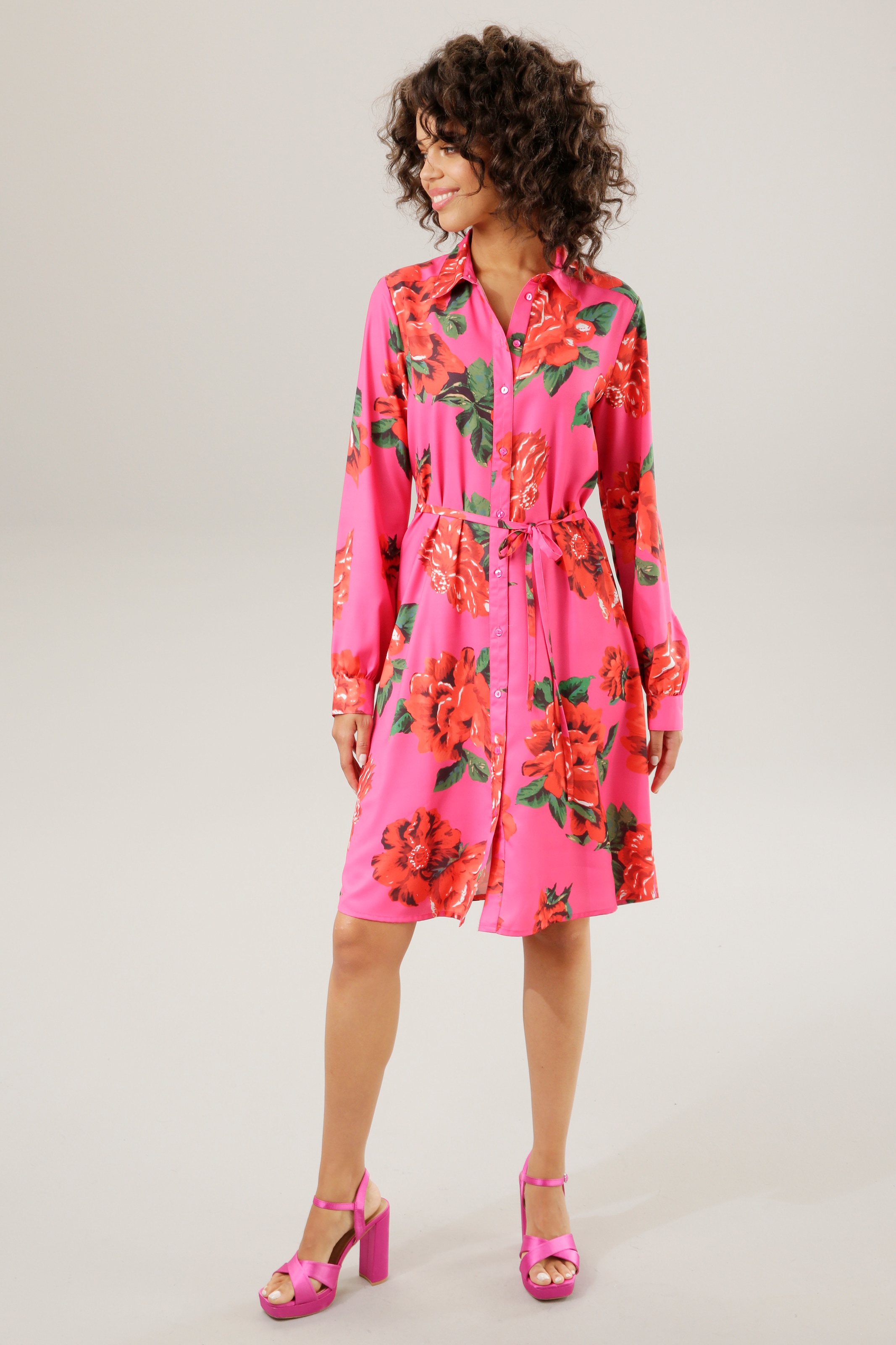Aniston CASUAL Blusenkleid, Blumendruck NEUE großflächigem BAUR KOLLEKTION abnehmbarem mit - Bindegürtel), bestellen für (mit 
