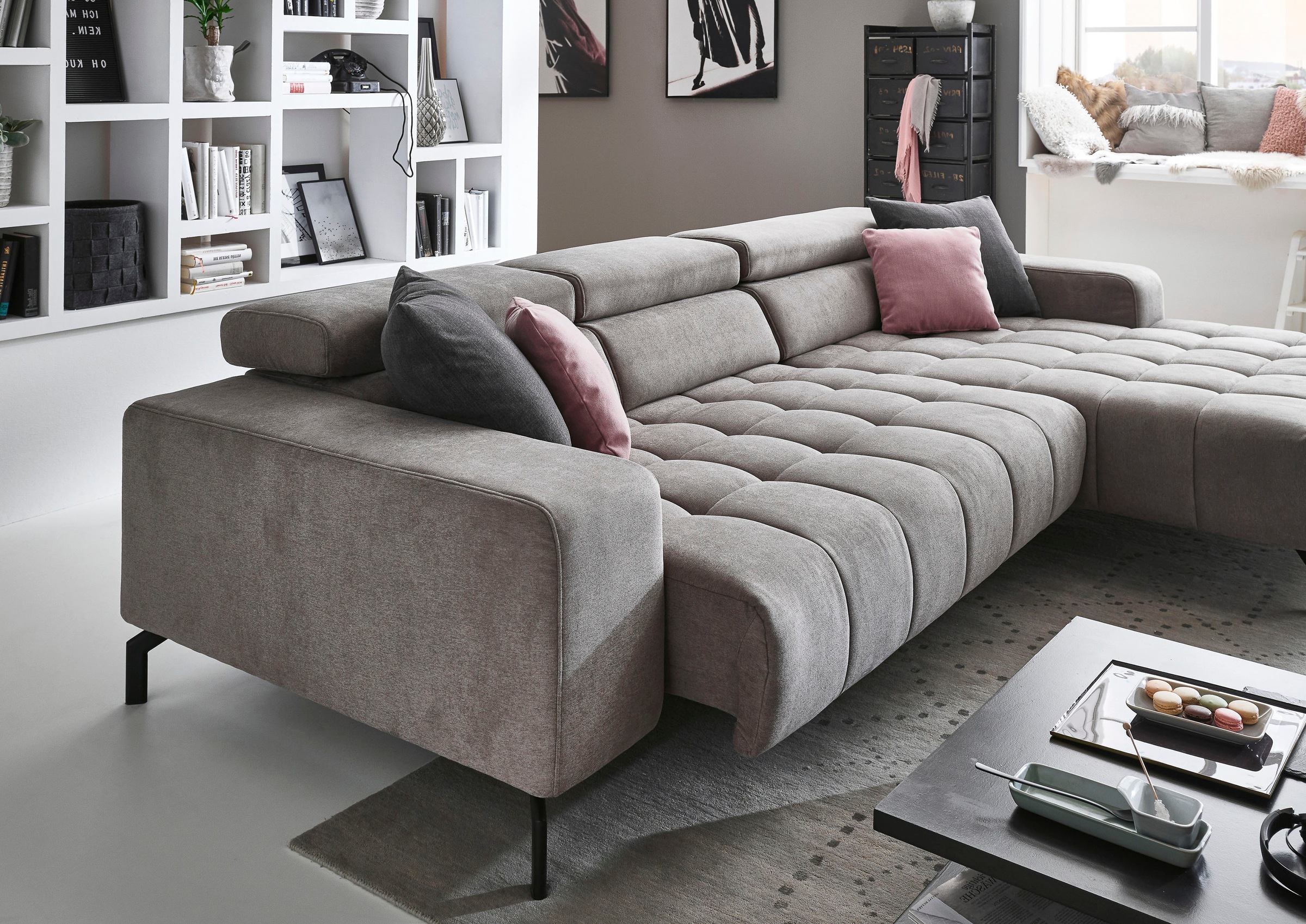 Die PlanBar Ecksofa »MP-IN18022 L-Form«, mit Kopfteilverstellung & Zierkissen, optional Sitztiefenverstellung