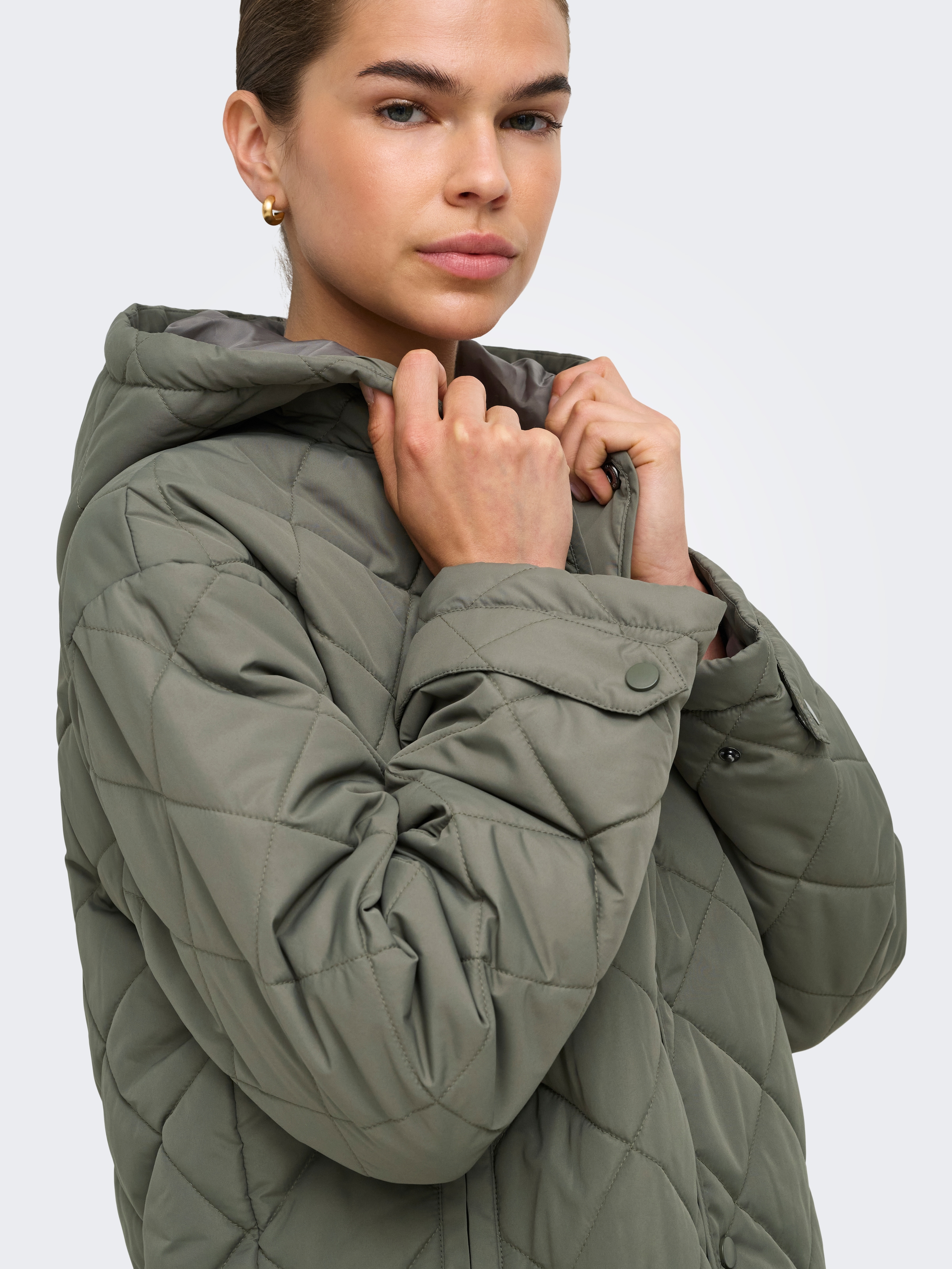 ONLY Steppjacke »ONLJULIET QUILTED HOOD JACKET NOOS OTW« mit Kapuze Kunstfaser, gesteppte Optik