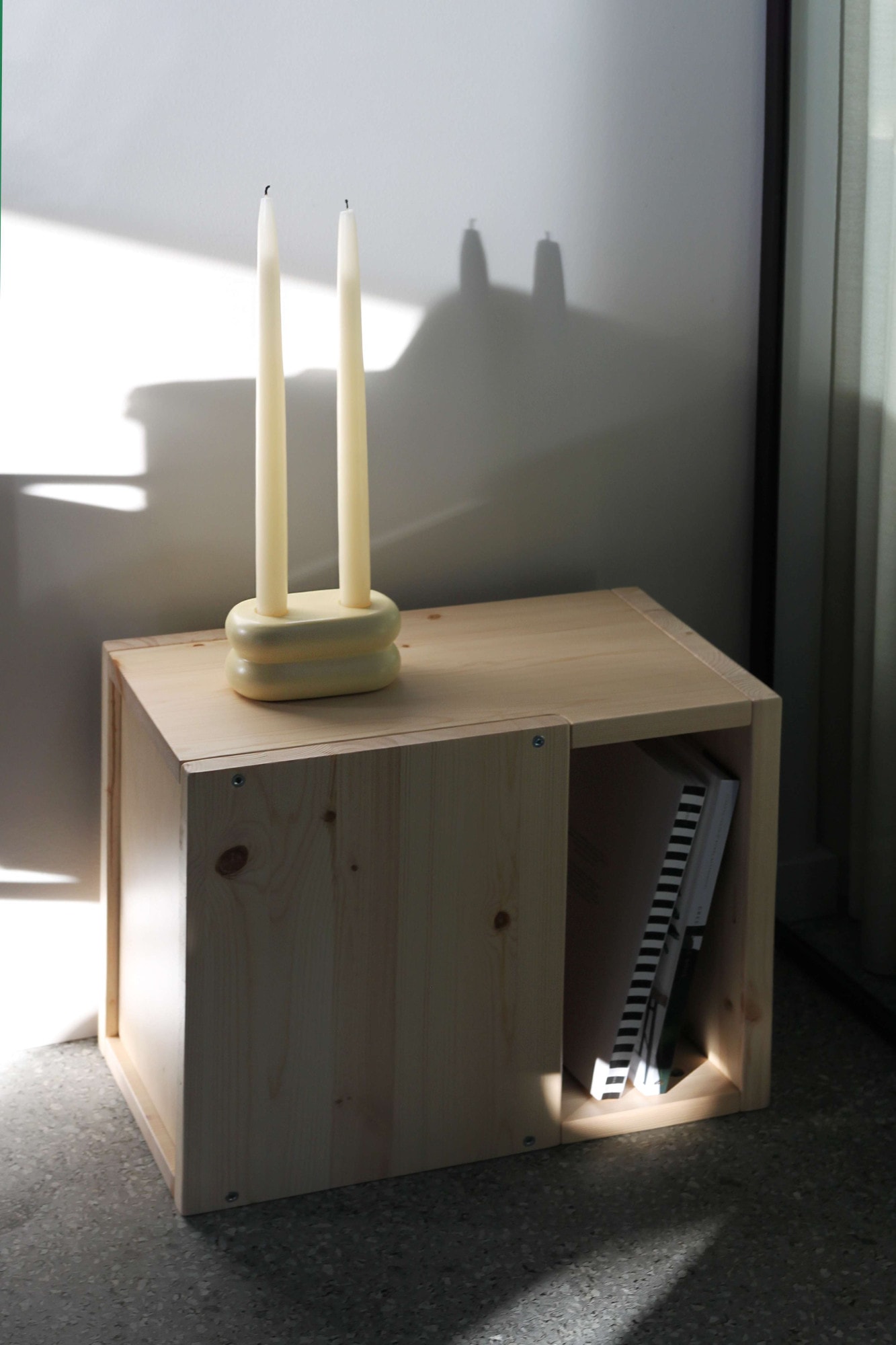 Karup Design Beistelltisch »GRAB-IT Stuhl, Hocker, Ablage, Aufbewahrung, Wandregal, Abstelltisch«, Beistelltisch mit Stauraum, Mehrzweck, zum Mitnehmen, Kiefer massiv
