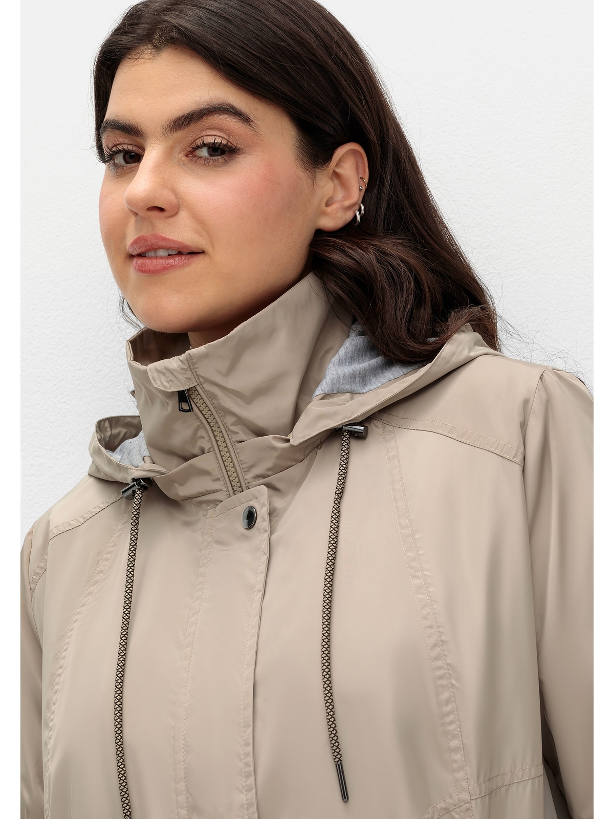 Sheego Parka »Große Größen«, mit Kapuze, in dezent schimmernder Optik