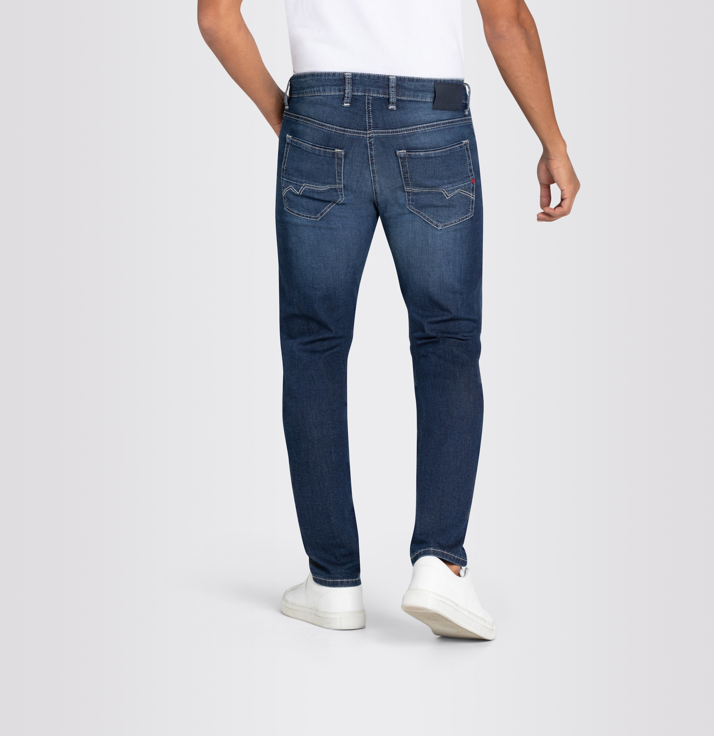 MAC Slim-fit-Jeans »Arne-Pipe light«, schmaler figurbetonender Schnitt