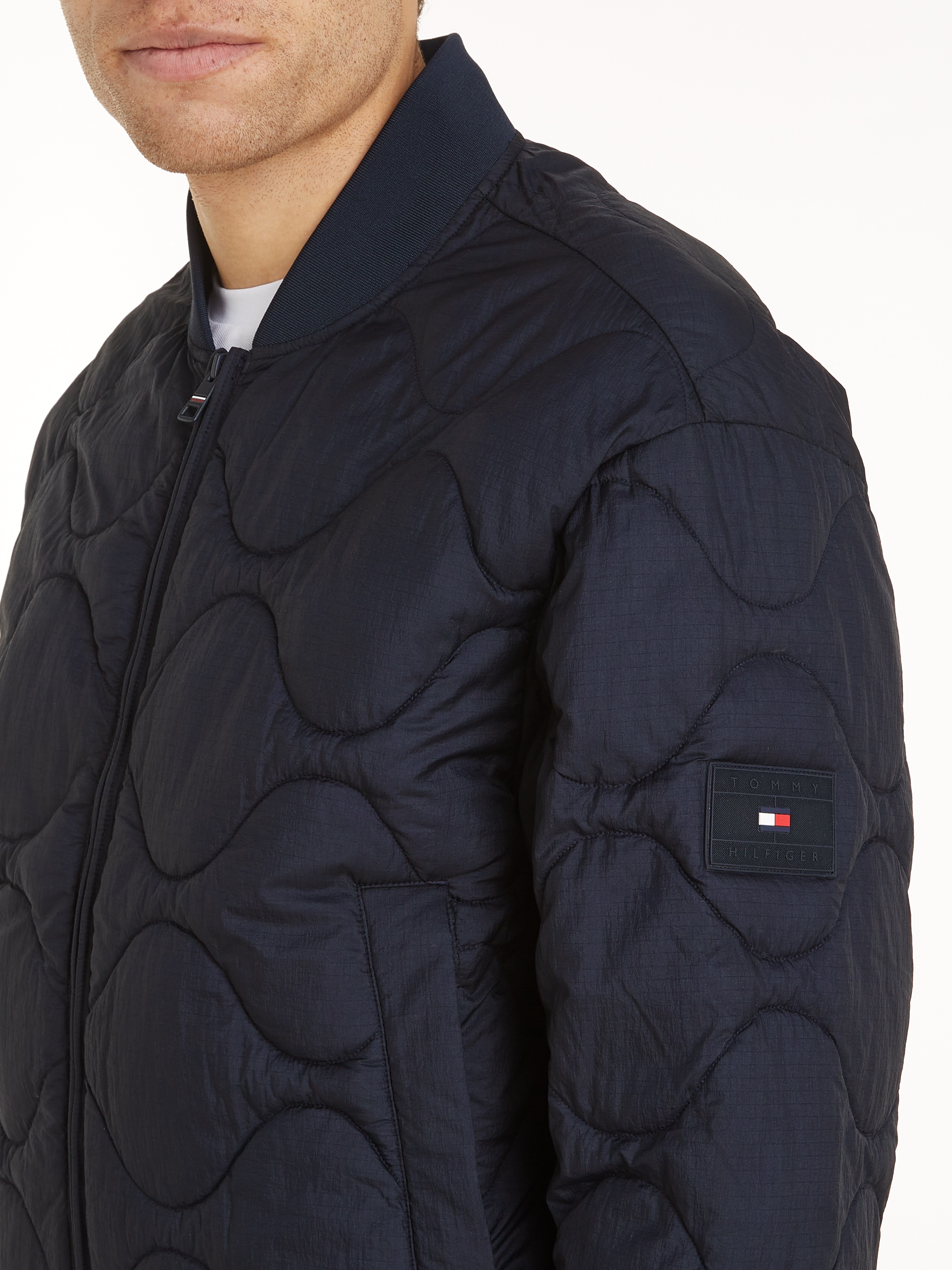 Tommy Hilfiger Steppjacke »ONION QUILTED BOMBER«, ohne Kapuze, mit Stehkragen, modische Steppung
