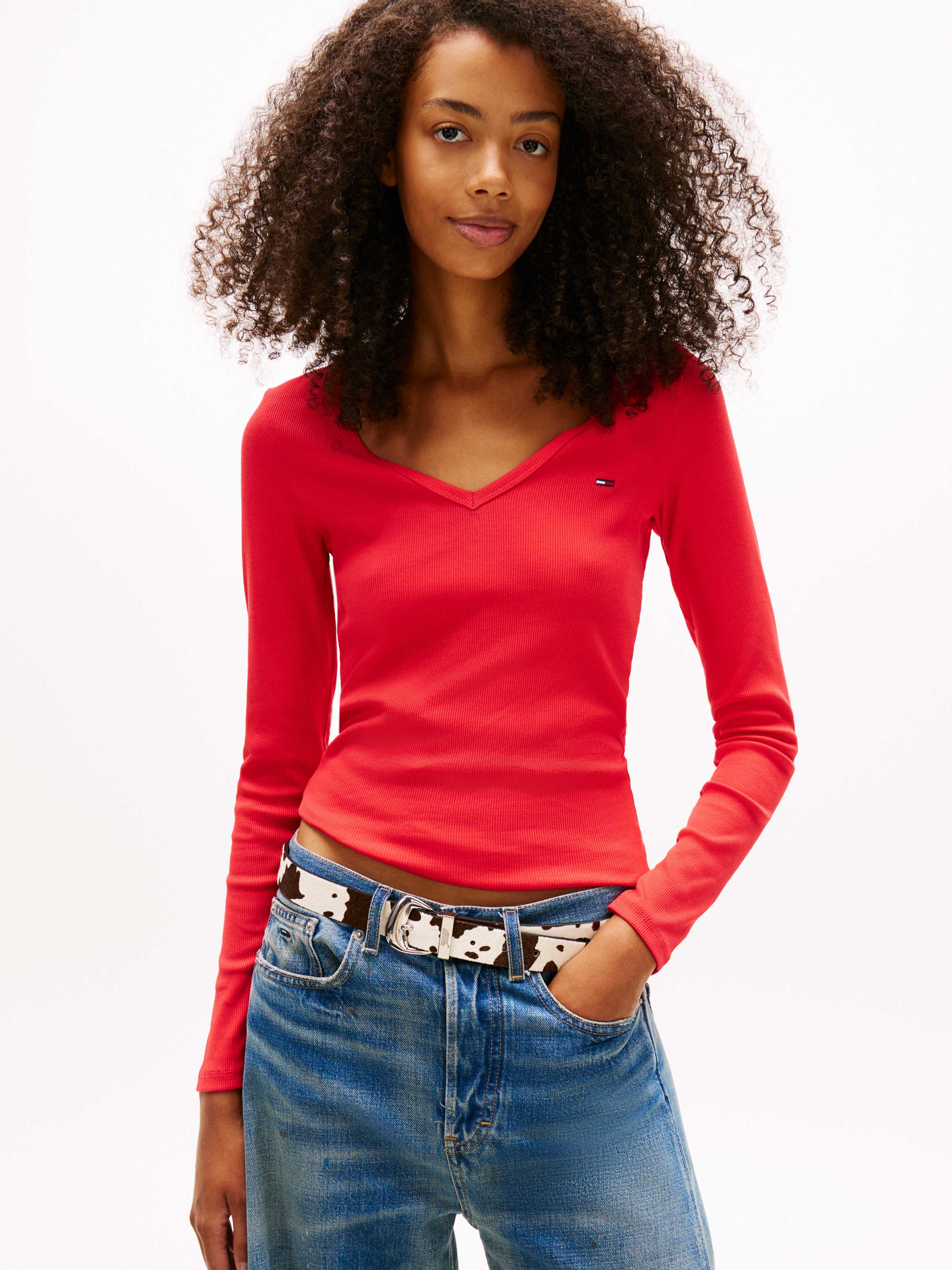 Tommy Jeans Langarmshirt "TJW SLIM ESSENTIAL RIB V LS" mit Logostickerei günstig online kaufen