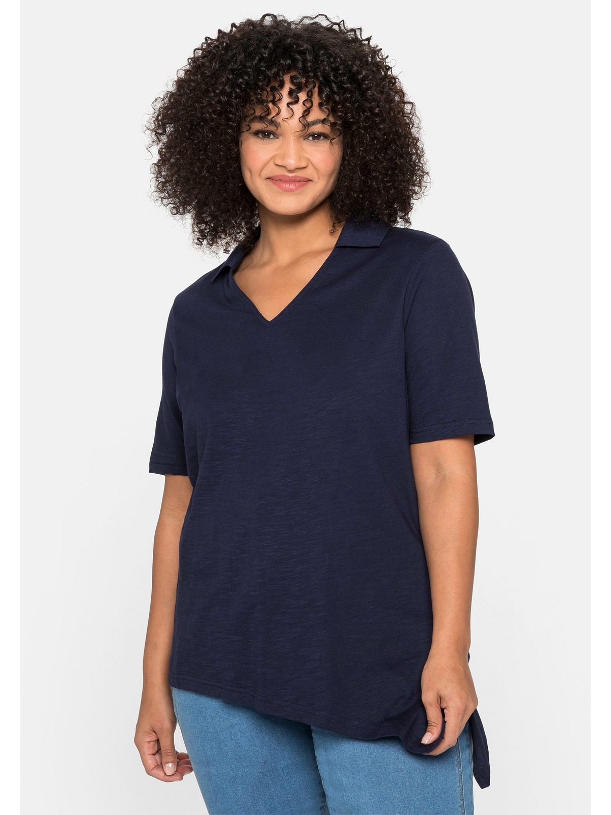 »Große bestellen und Saum | BAUR Sheego T-Shirt asymmetrischem Polokragen mit Größen«,