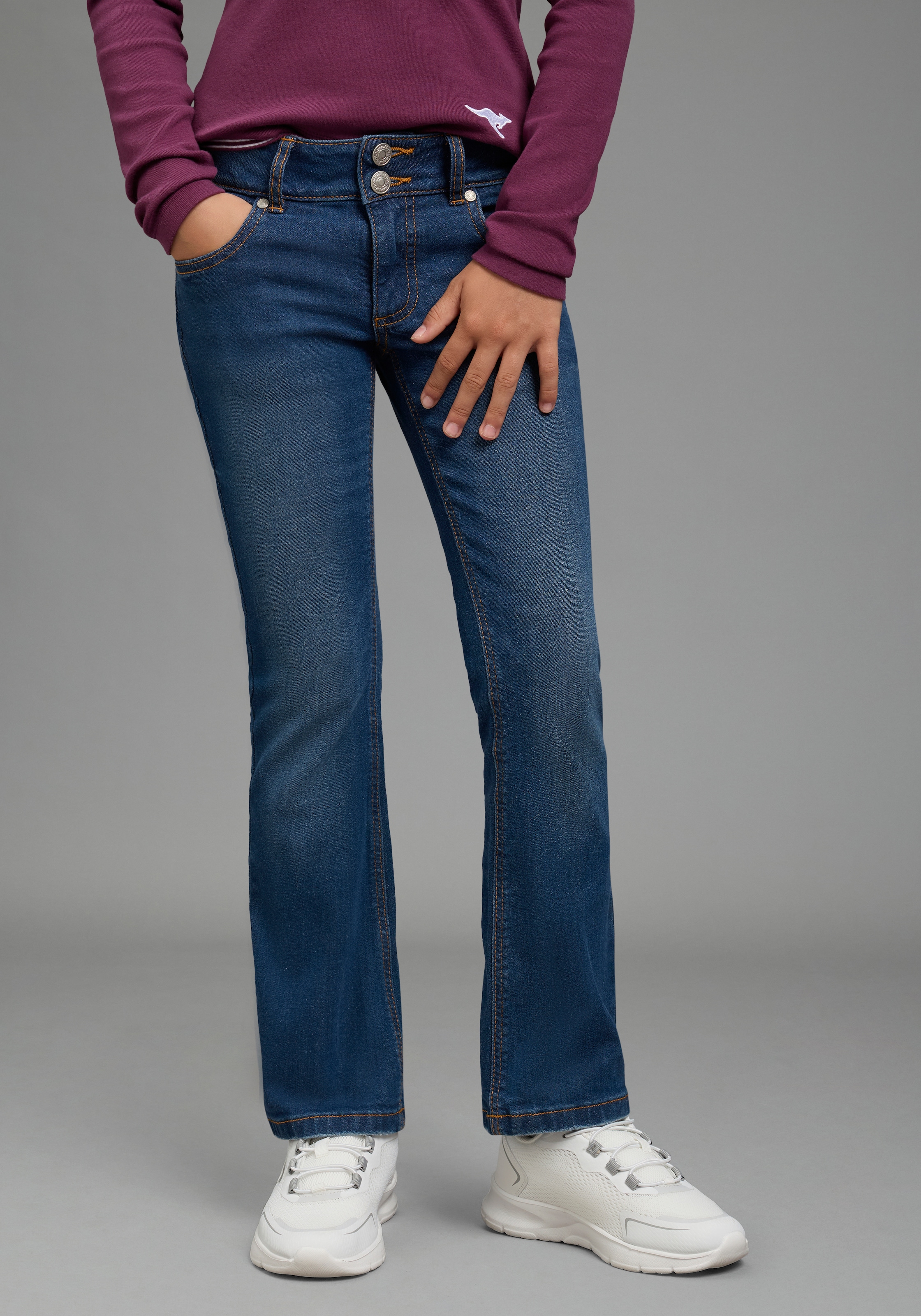 KangaROOS Bootcut-Jeans "Stretchjeans von KangaROOS in Boot Cut Form, mit Po-Ziernähten" Modische Jeans mit Ziernähten auf Po-Tasche, in authentischer Waschung