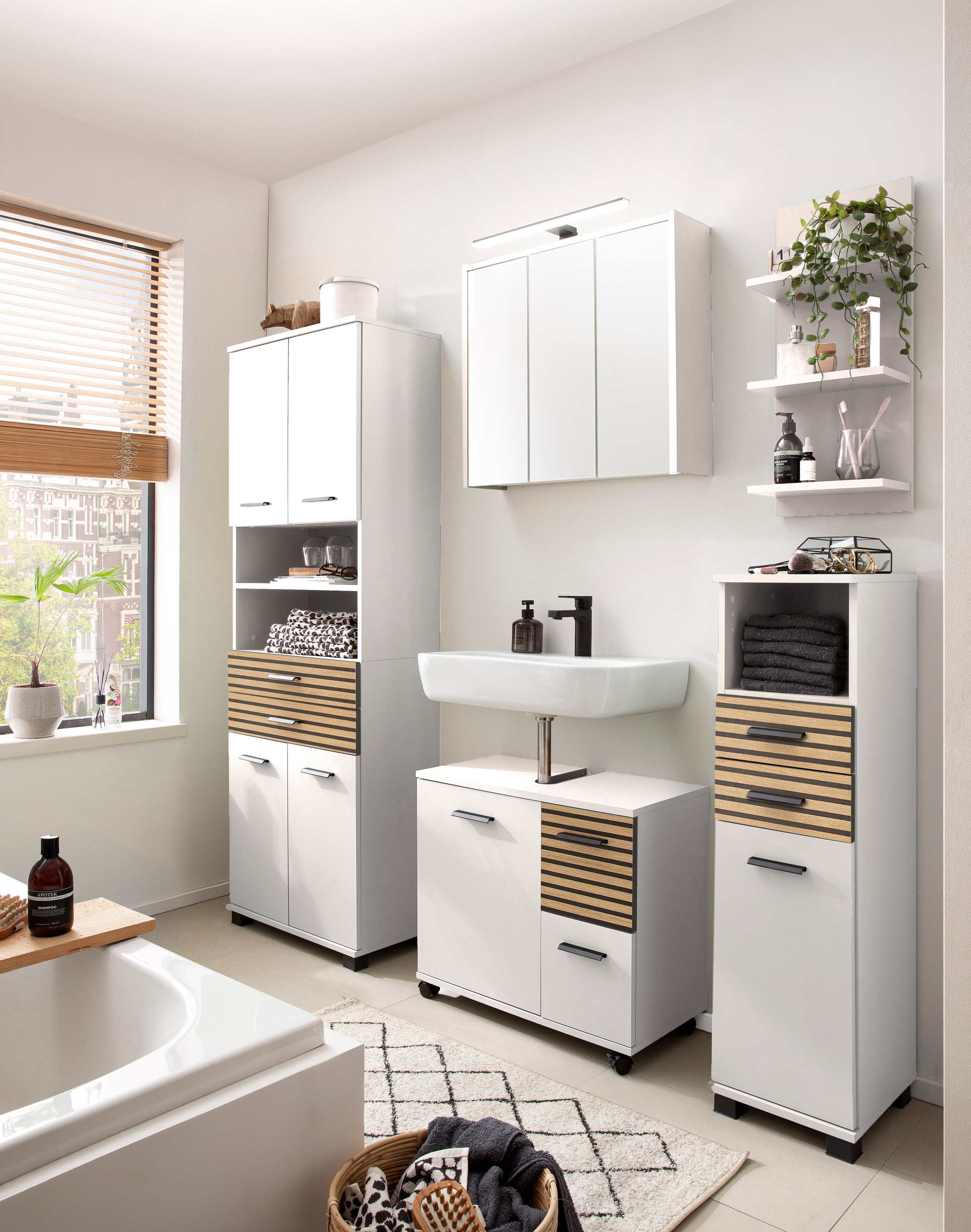 Schildmeyer Spiegelschrank »Katta, Breite 65 cm, 3-türig«, Mit LED-Beleuchtung und Steckdosenbox