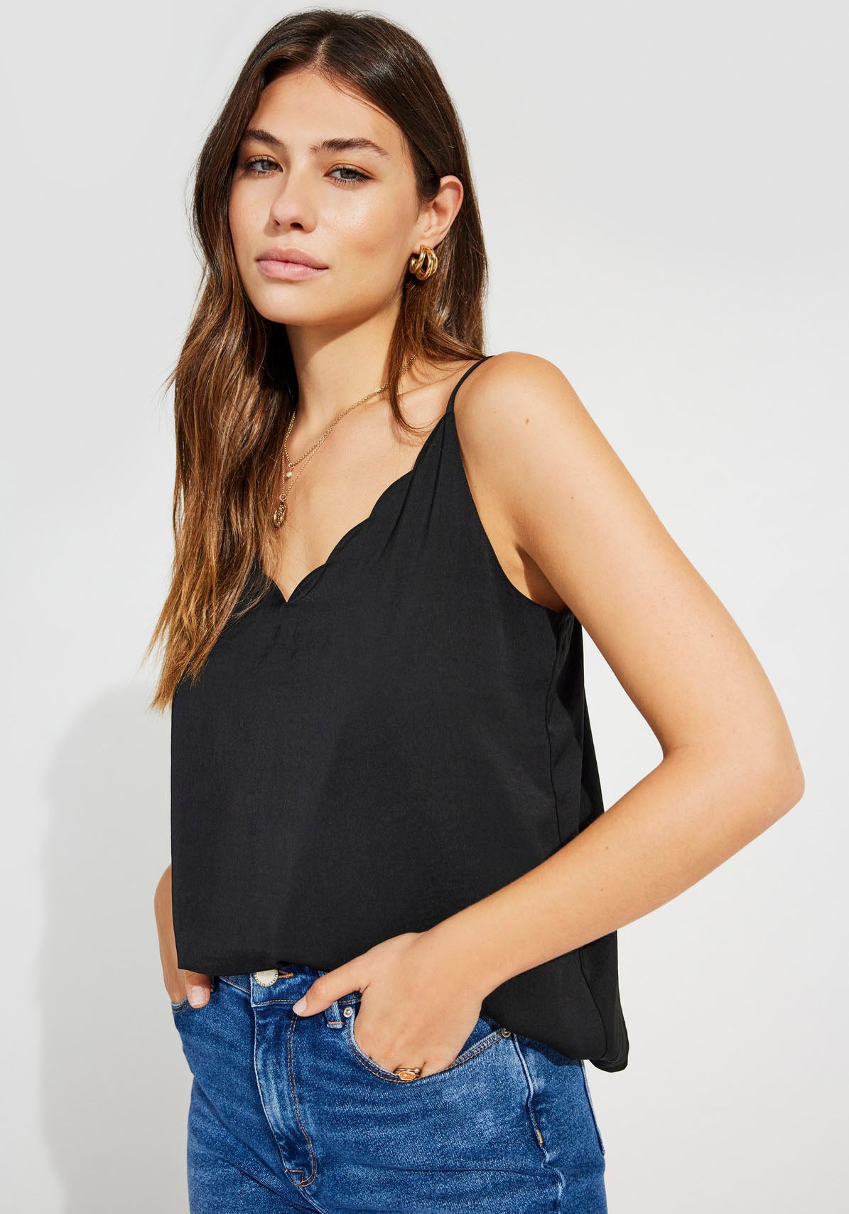 ONLY Spaghettitop "ONLDEBBIE – Singlet mit geschwungener Ausschnittkante" u günstig online kaufen