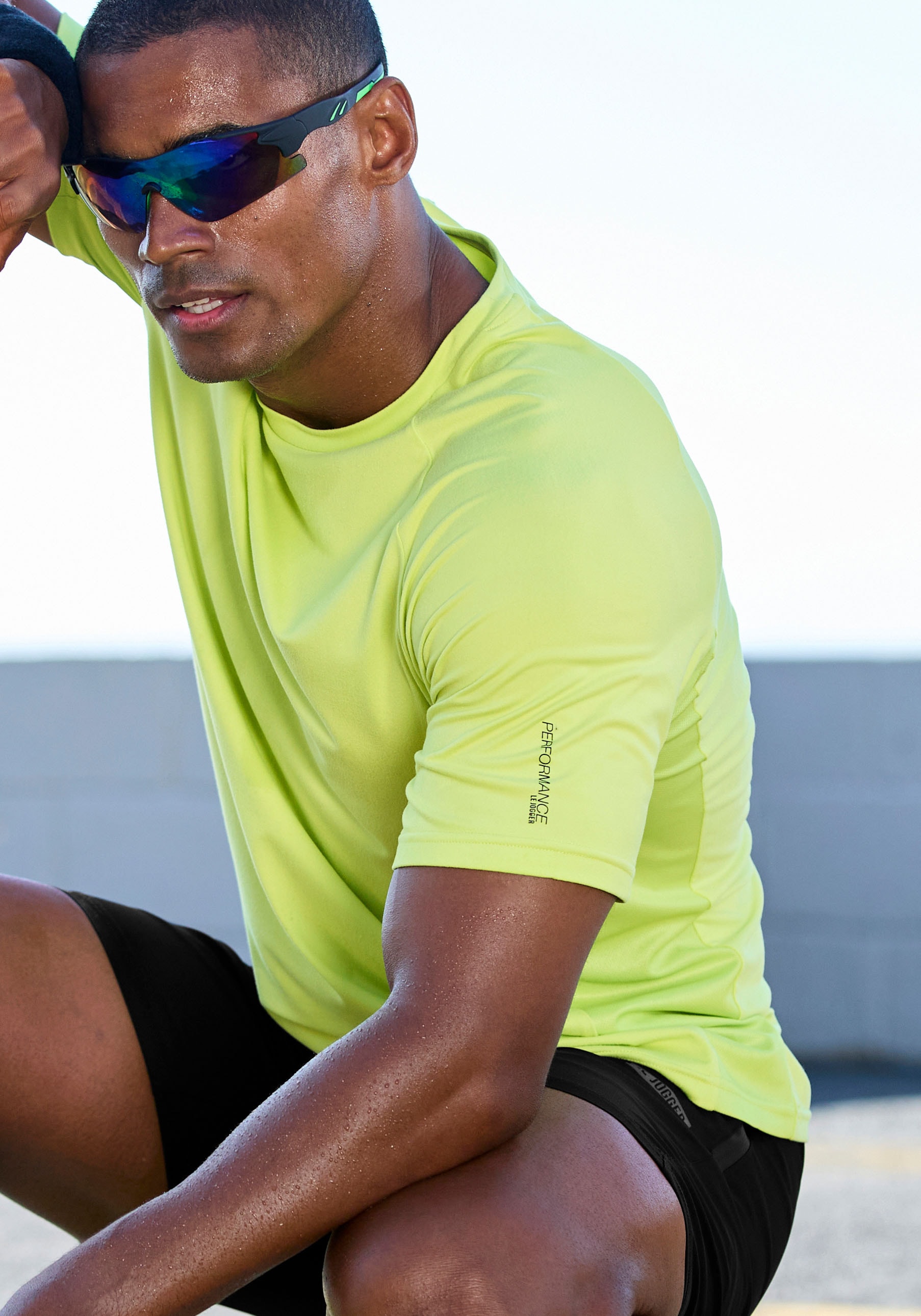 Le Jogger Performance Funktionsshirt mit Rundhalsausschnitt und seitlichen Mesh-Einsatz