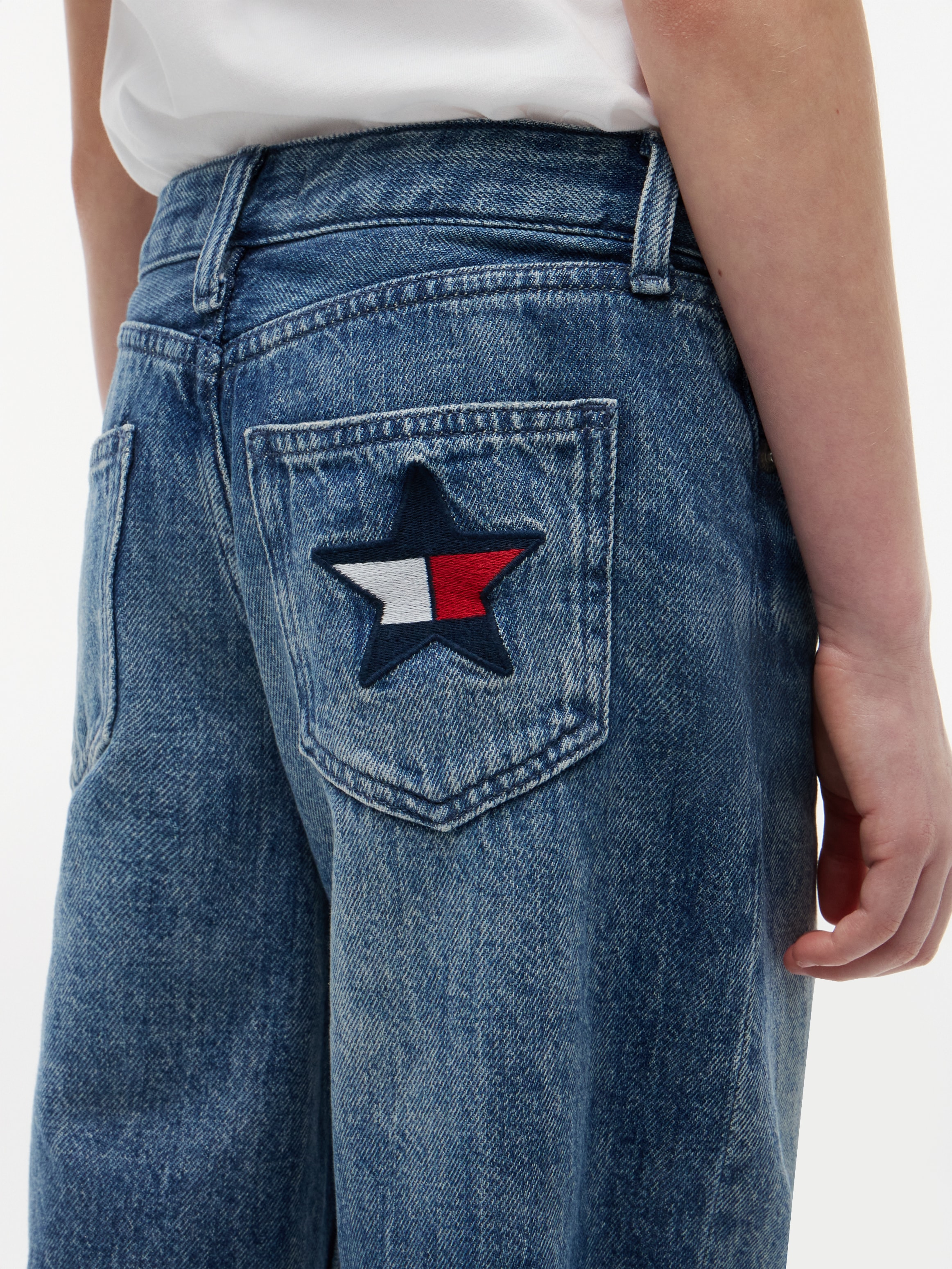 Tommy Hilfiger Loose-fit-Jeans »BARREL STARS« Kinder bis 16 Jahre, Flag-Stickerei