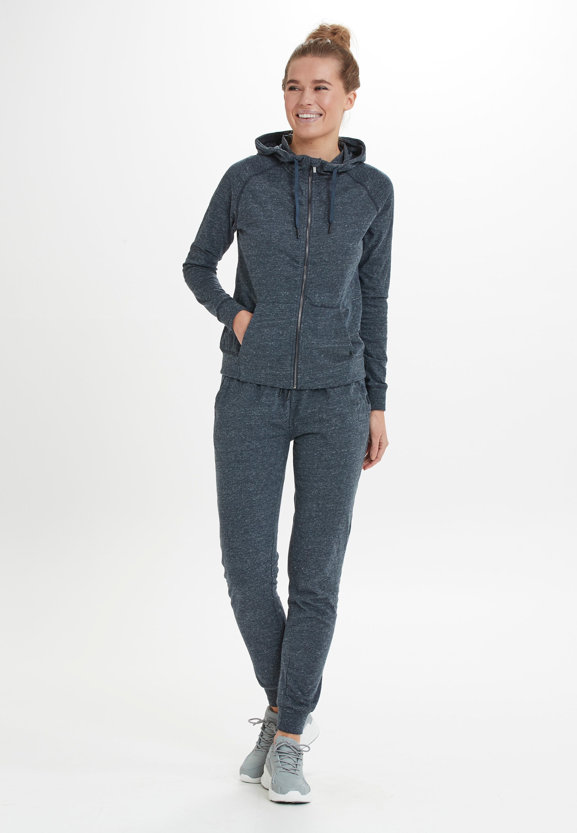 ATHLECIA Trainingsjacke »CHESTINE« su praktisch...