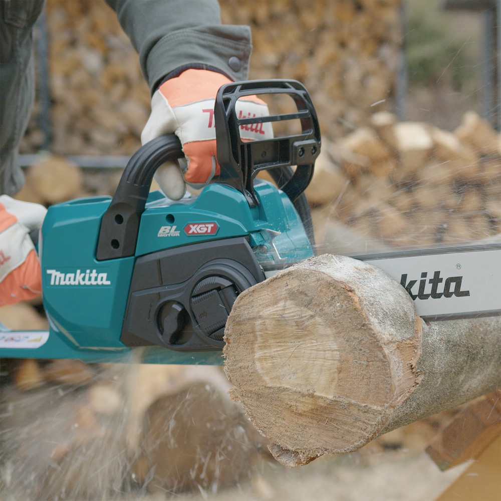 Makita Akku-Kettensäge »»UC022GZ« 40V max., 25,5 m/s, 35 cm, ohne Akku und Ladegerät« Leistungsstark wie eine Benzin-Kettensäge mit 35 cm³