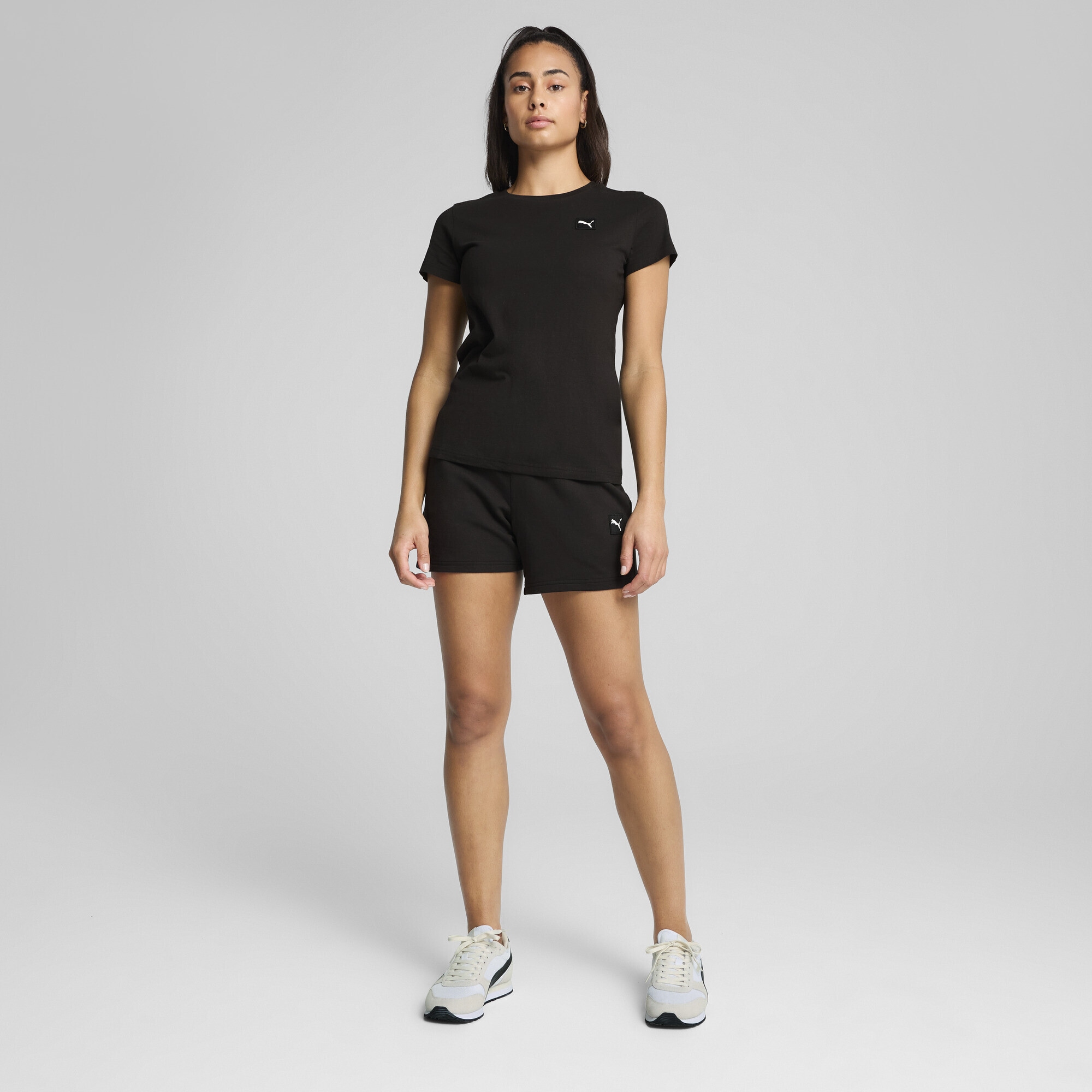 PUMA Sporthose »ESS ELEVATED 5" Shorts mit mittelhohem Bund Damen«