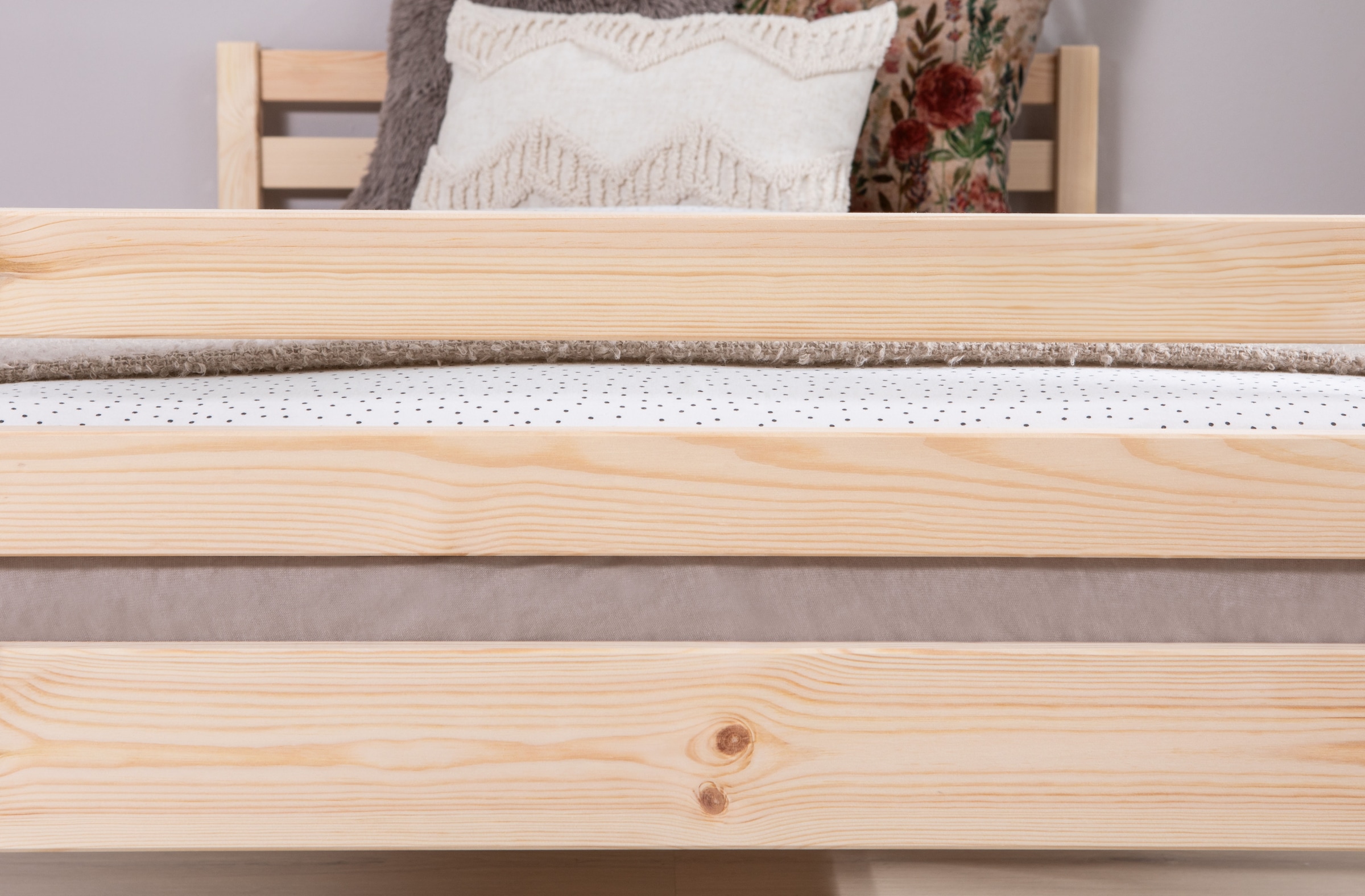 Ticaa Jugendbett Futonbett in diversen Breiten, Kiefer, mit Rollrost