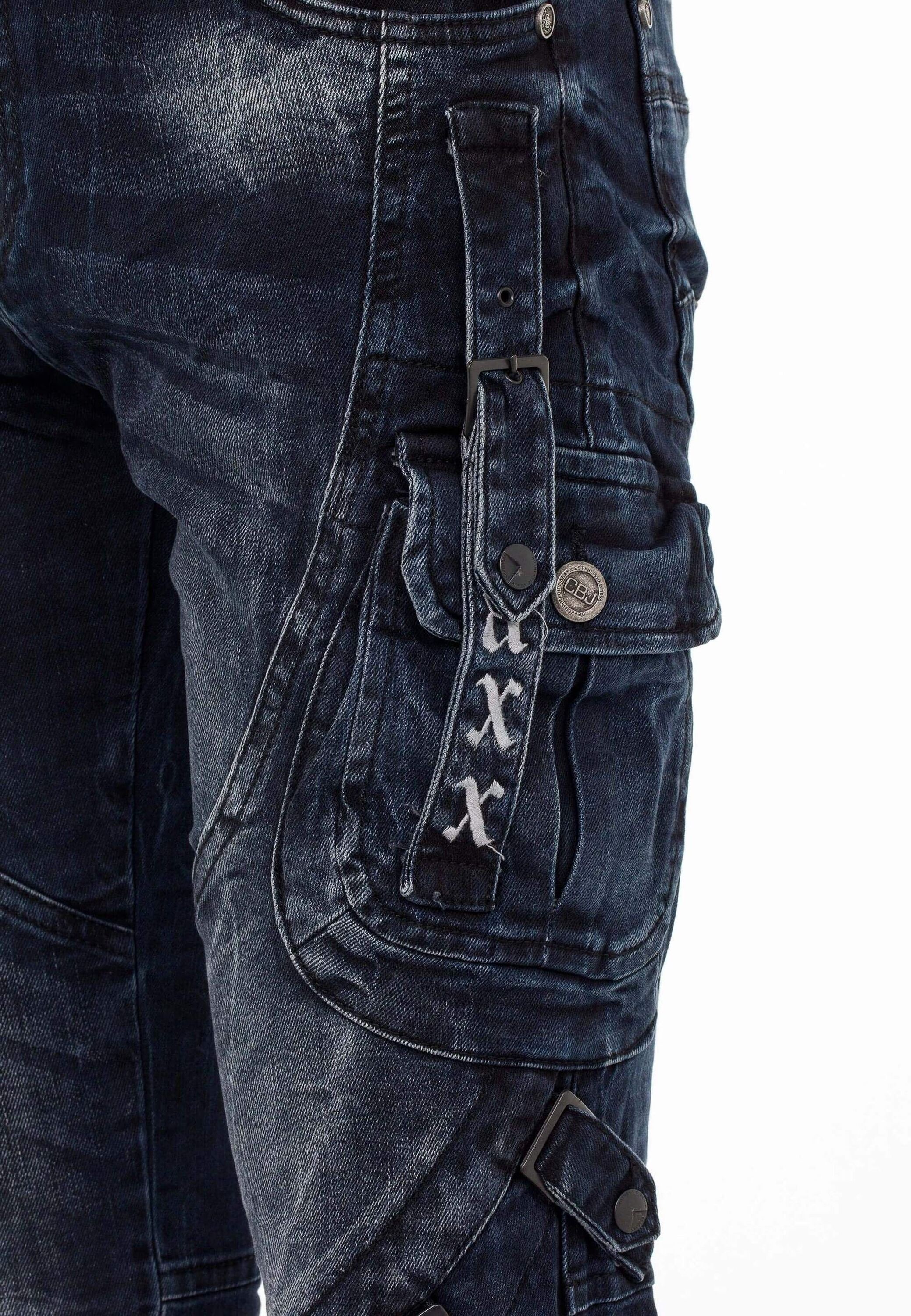 Cipo & Baxx Cargojeans »Jeans«, mit Verschlussschnallen und Stickereien, CD-440