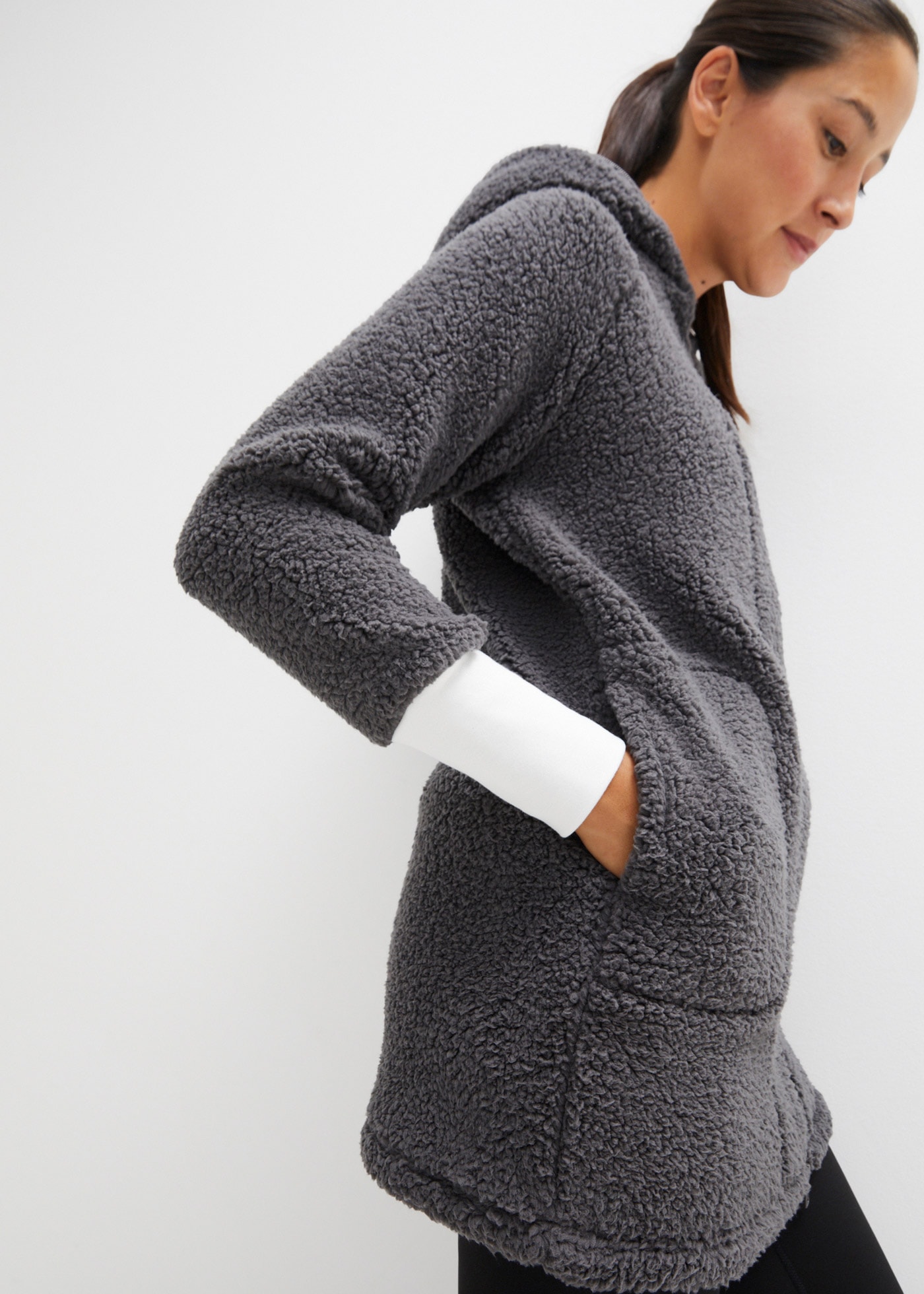 bonprix Fleecejacke mit Kapuze aus Teddyfleece, mit 2-Wege-Reißverschluss, oversize, po-bedeckend