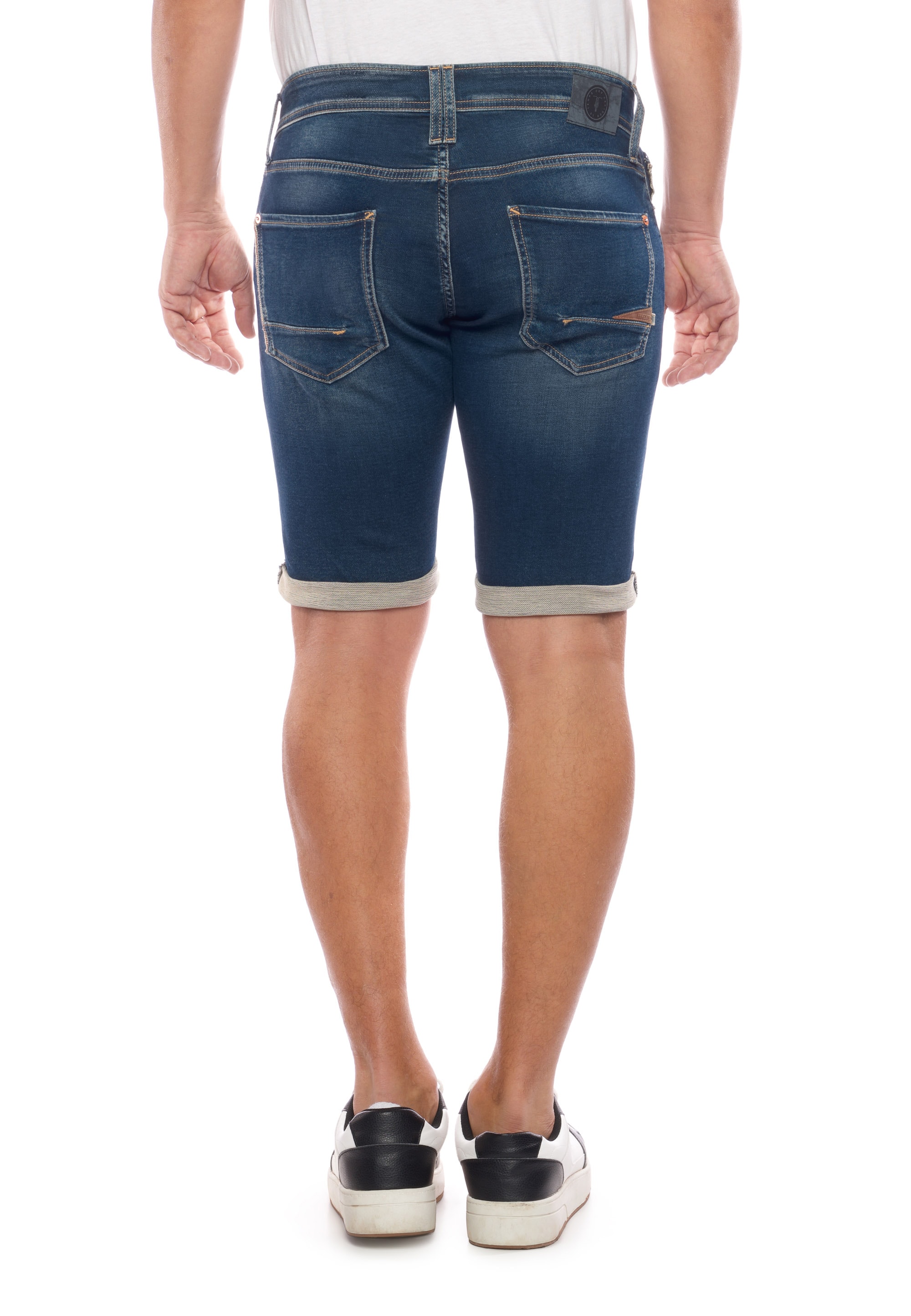 Le Temps Des Cerises Shorts, mit angesagten Used-Details