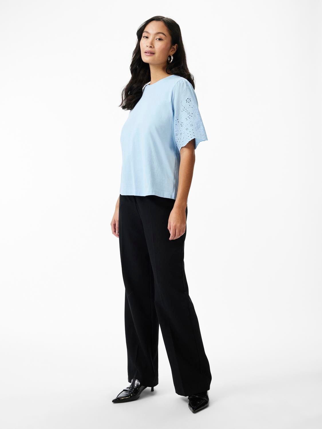 Y.A.S Kurzarmshirt »YASLEX SS TOP W. EMB SLEEVES S. NOOS«, mit Lochstickerei