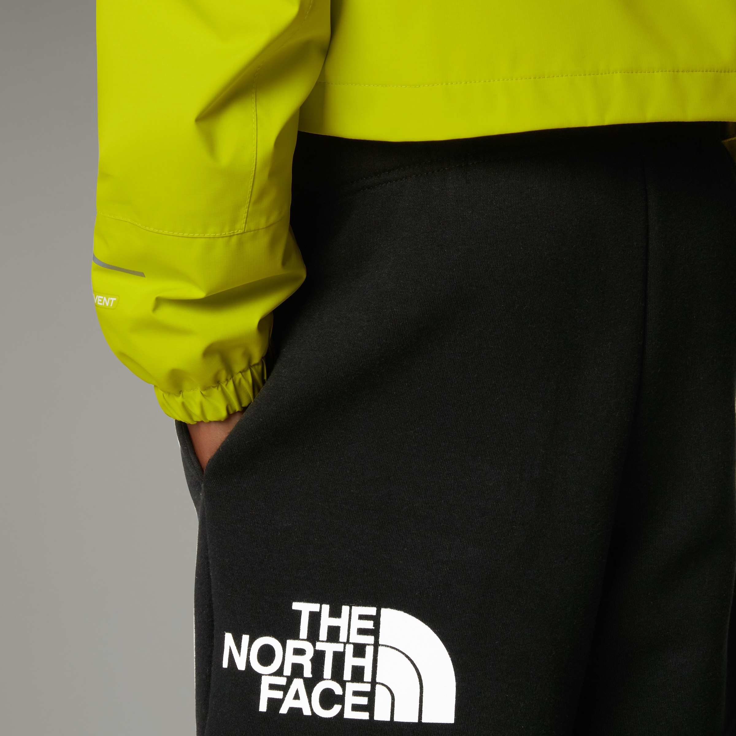 The North Face Sweatshorts »Regulär geschnittene Baumwoll-Shorts für Jungen«, (1 tlg.)