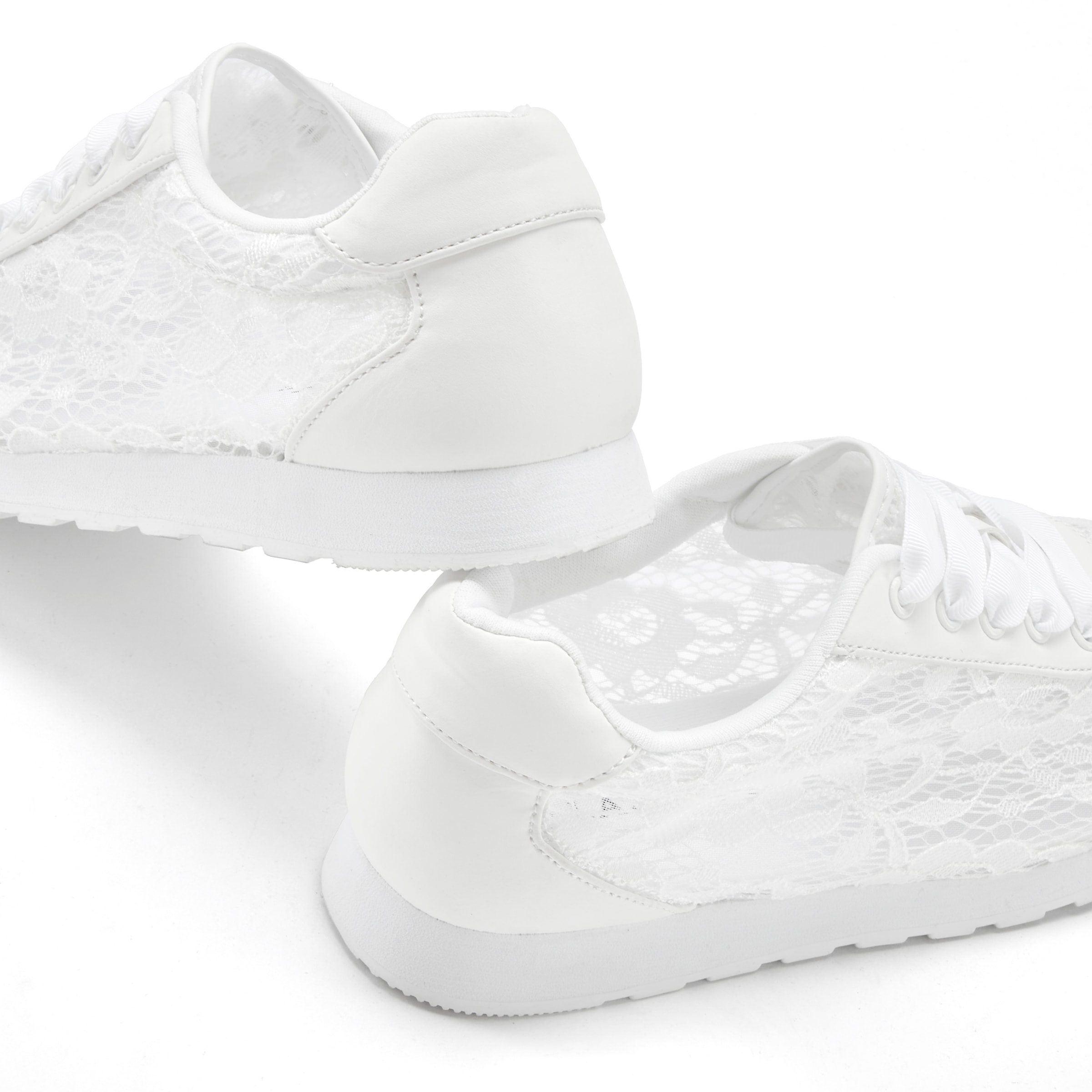 LASCANA Sneaker »Freizeitschuh, Schnürschuh,«, mit modischer Spitze VEGAN