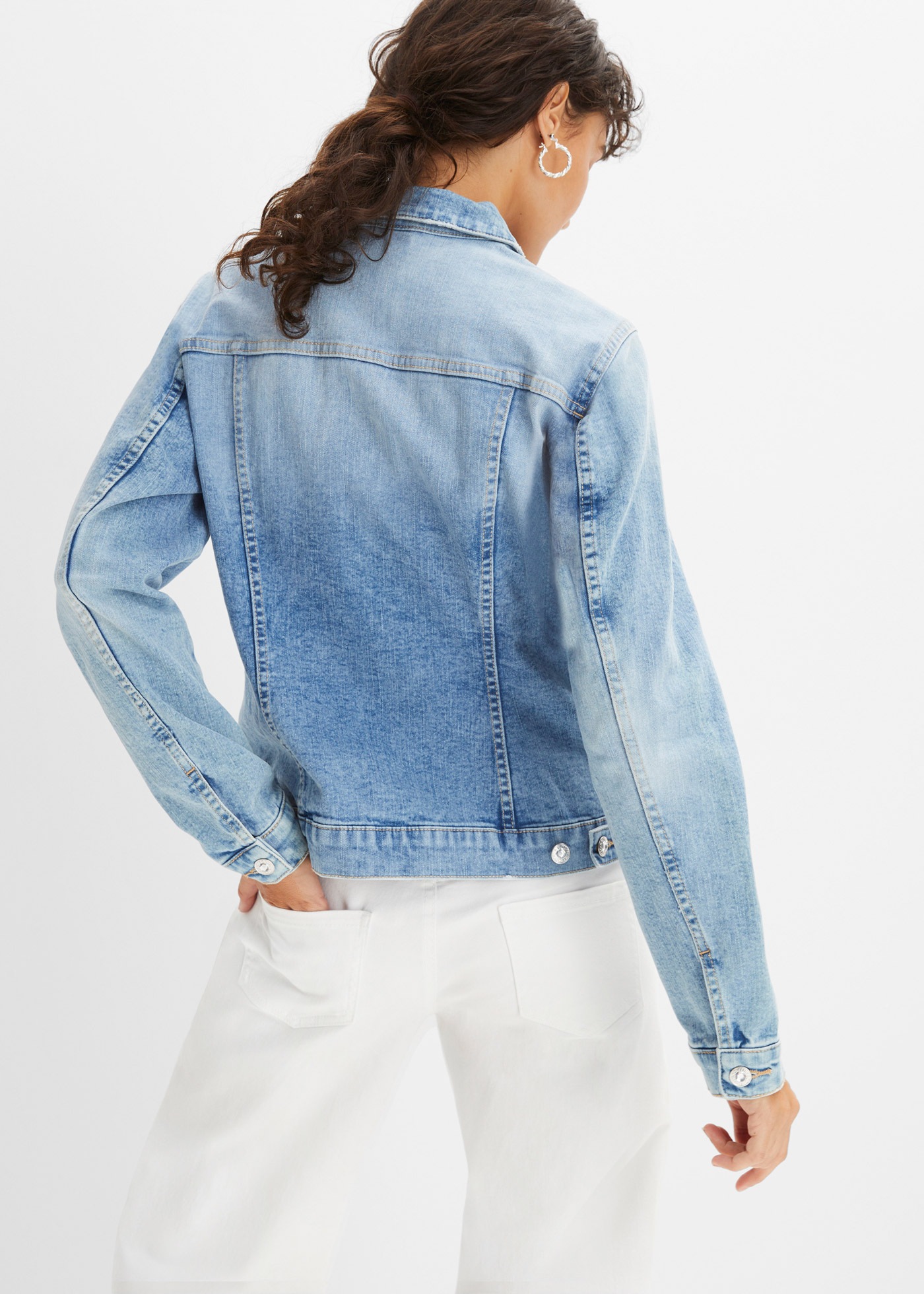 bonprix Jeansjacke in klassischer Form und mit hochwertigen Glitzersteinen günstig online kaufen
