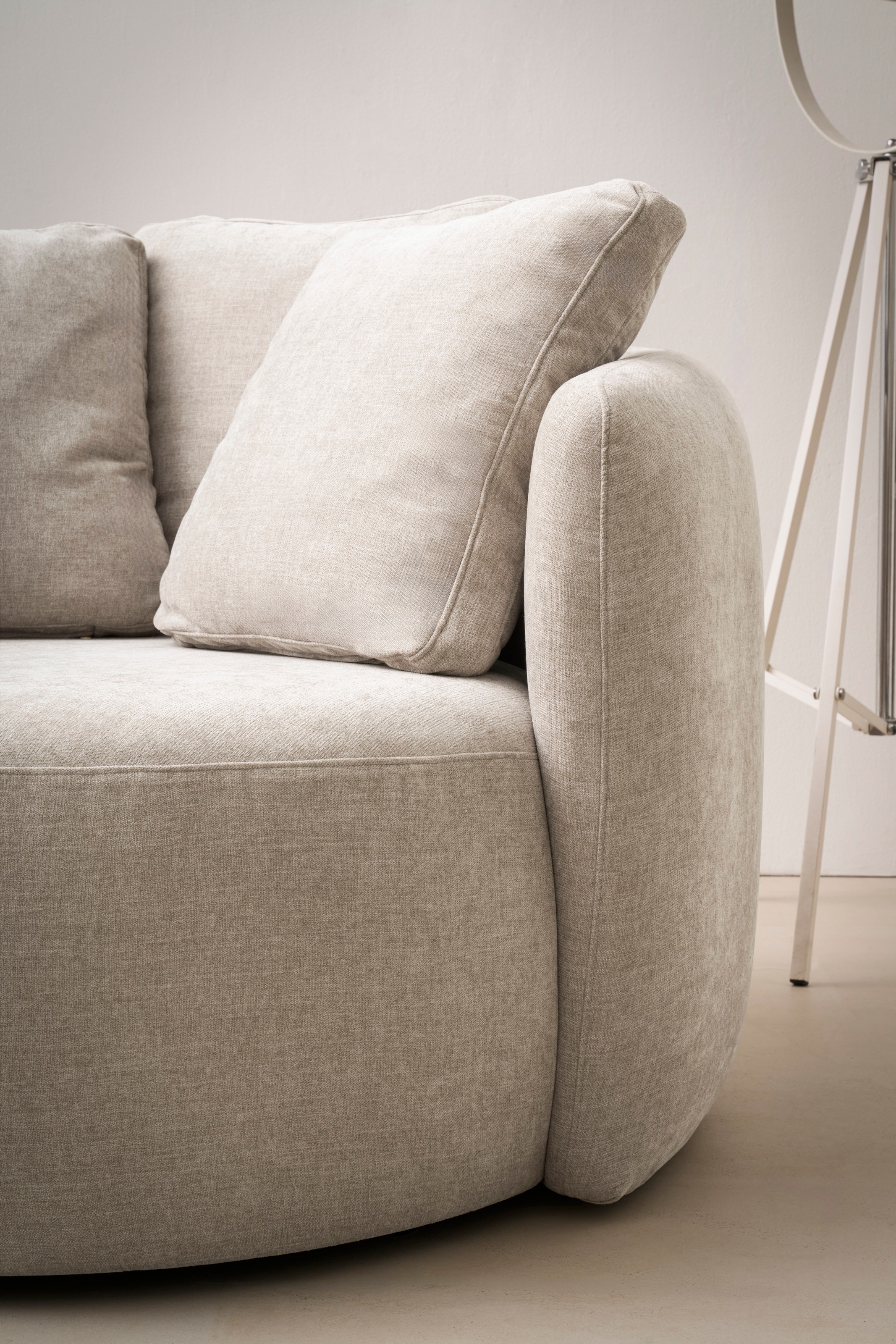 OTTO products Sessel »Kaarl, moderner Rundsessel, Loungesessel, Loveseat« Webstoff, in fünf Farben, inkl. Rückenkissen, zeitloses Design