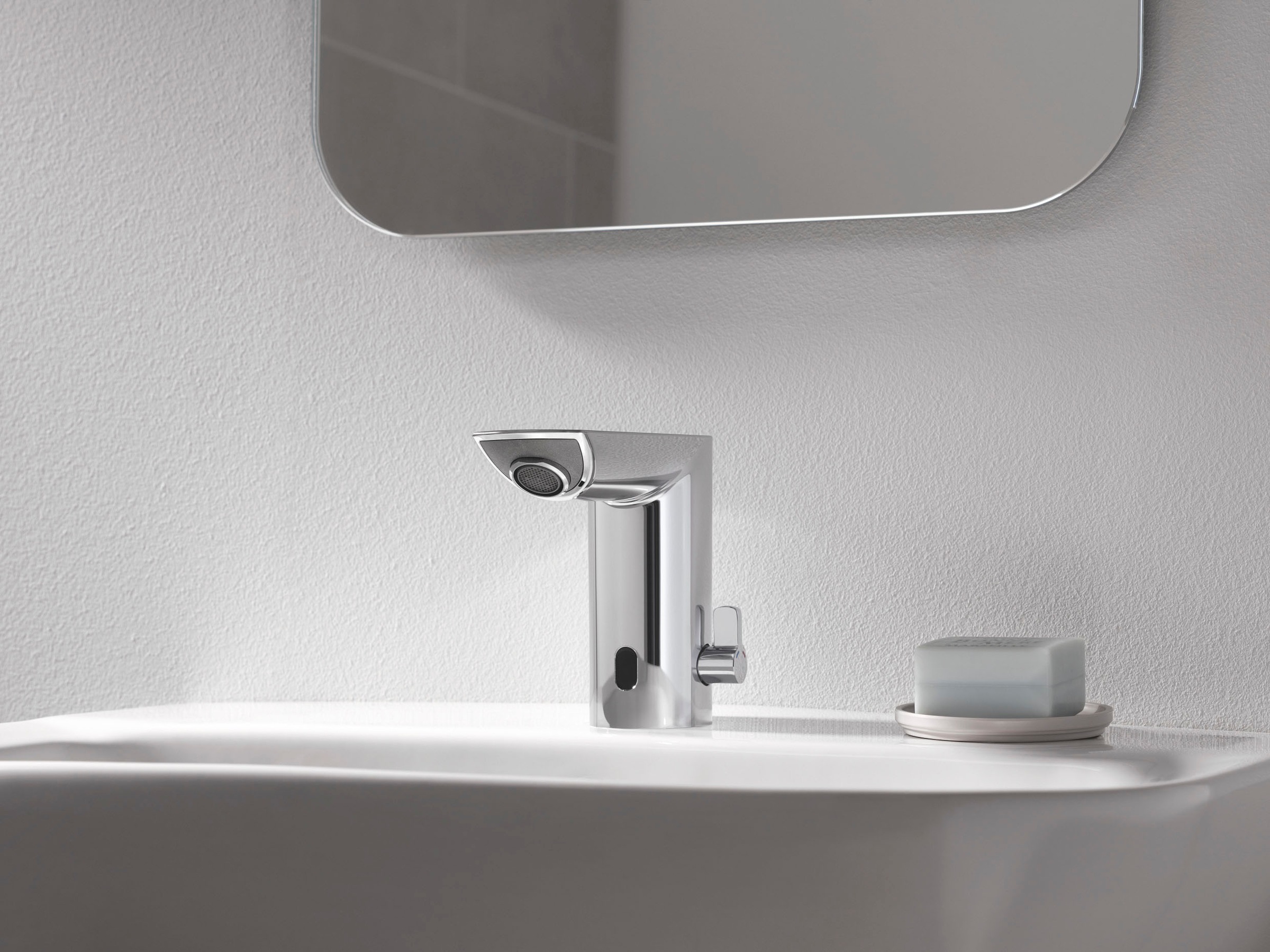 Grohe Elektrischer Wasserhahn »Bau«, langlebige Oberfläche