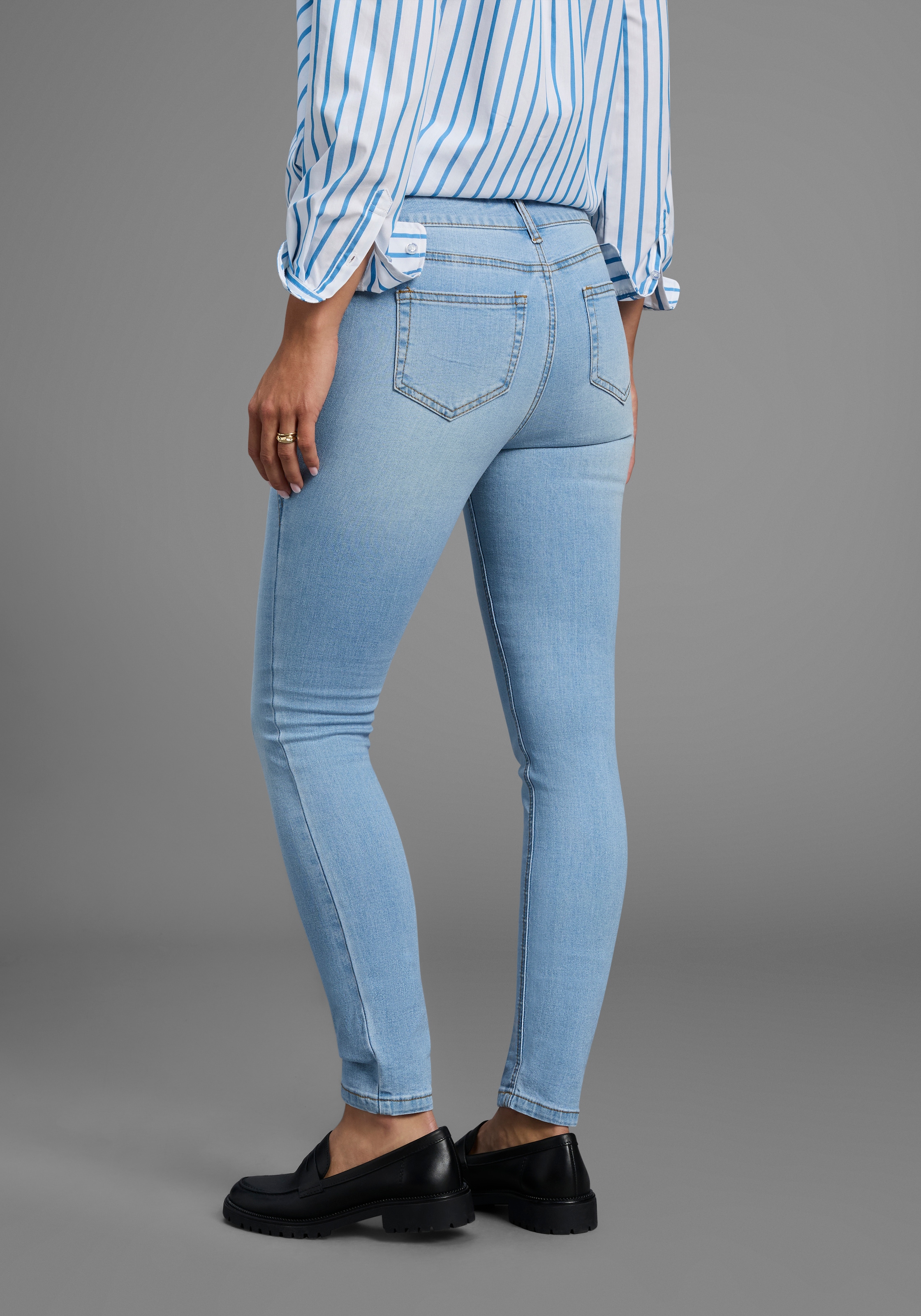 Arizona Skinny-fit-Jeans »mit Keileinsätzen«, extra-enger Beinschnitt, niedrige Leibhöhe