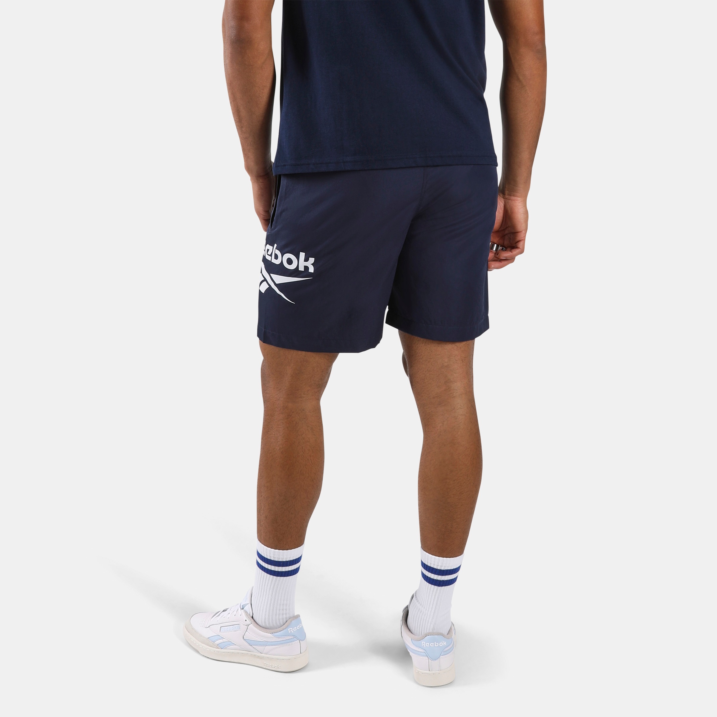 Reebok Trainingsshorts »ID 1-COLOR LOGO 7" WOVEN SHORT«  sportlicher Stil, bequeme Passform