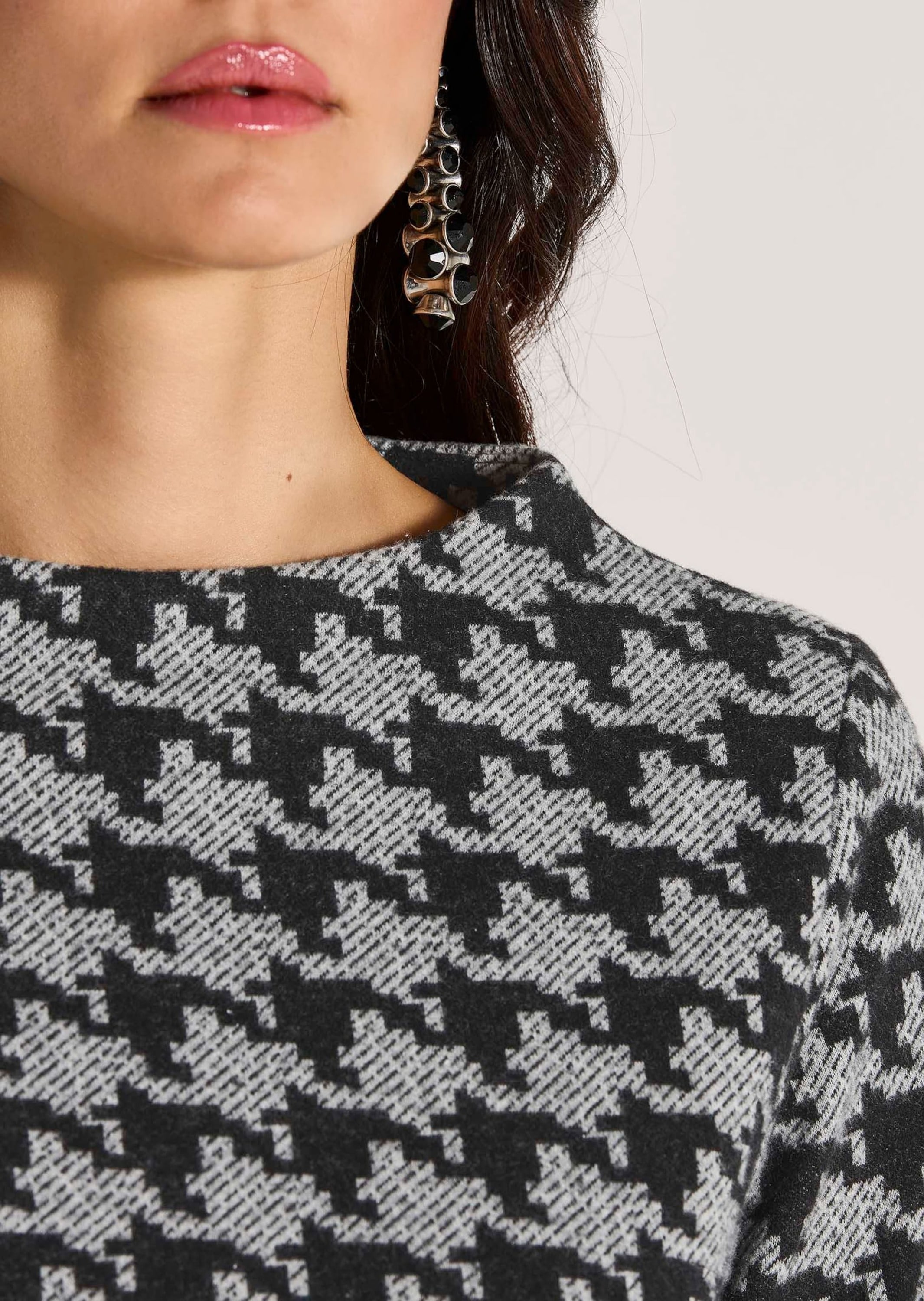 MADELEINE Langarmshirt »Sweatshirt Hahnentritt-Oberteil mit U-Boot-Ausschnitt«