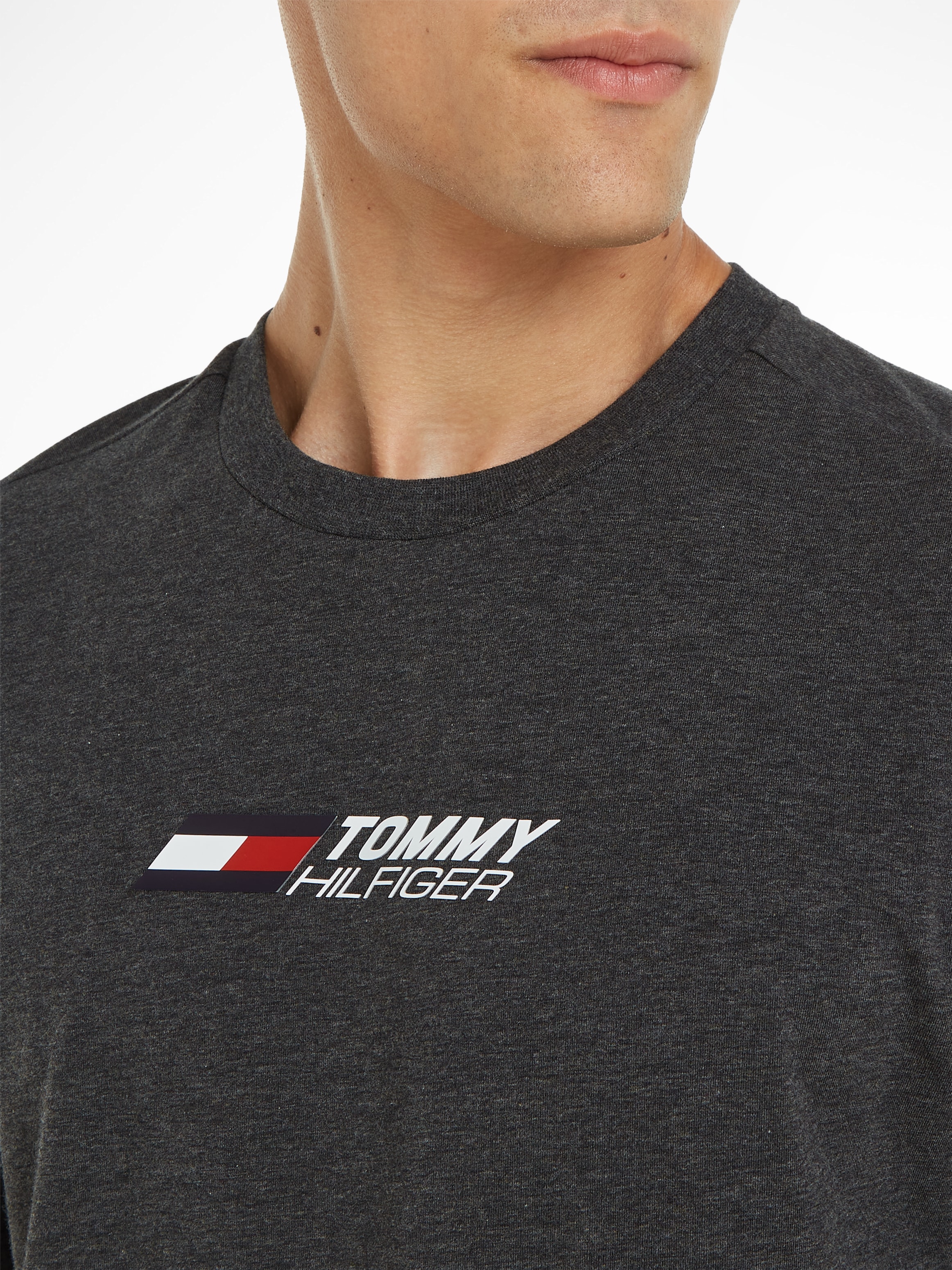 Tommy Hilfiger Sport T-Shirt »ESSENTIAL BIG LOGO TEE«, mit Tommy Hilfiger Logodruck auf der Brust