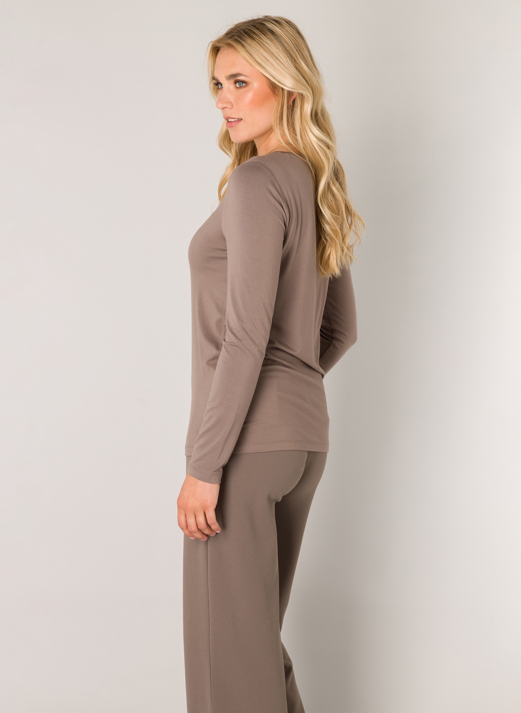 Base Level Langarmshirt, mit V-Ausschnitt