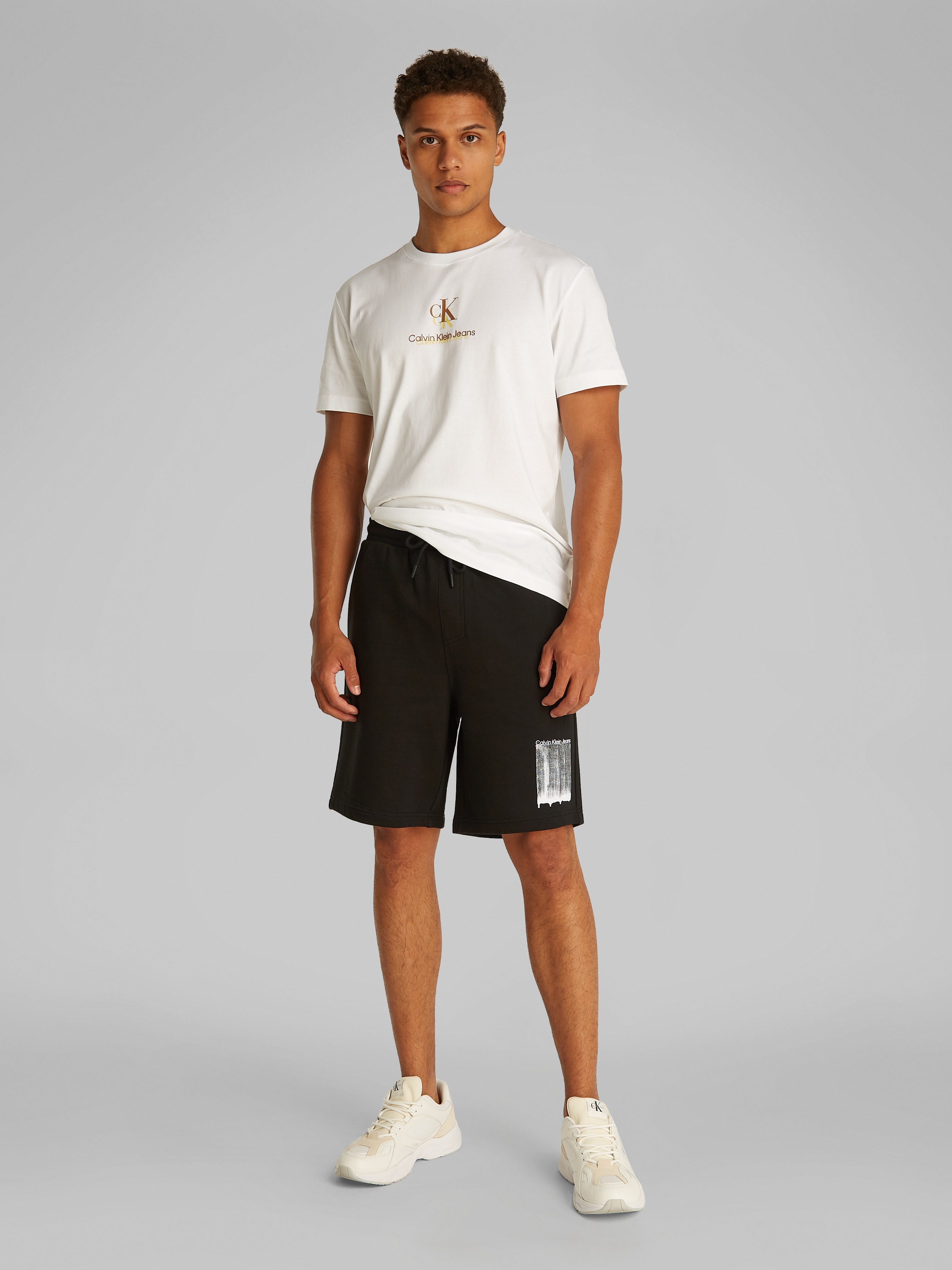 Calvin Klein Jeans Sweatshorts »BRUSH STROKE GRAPHIC SHORTS«, mit Logodruck
