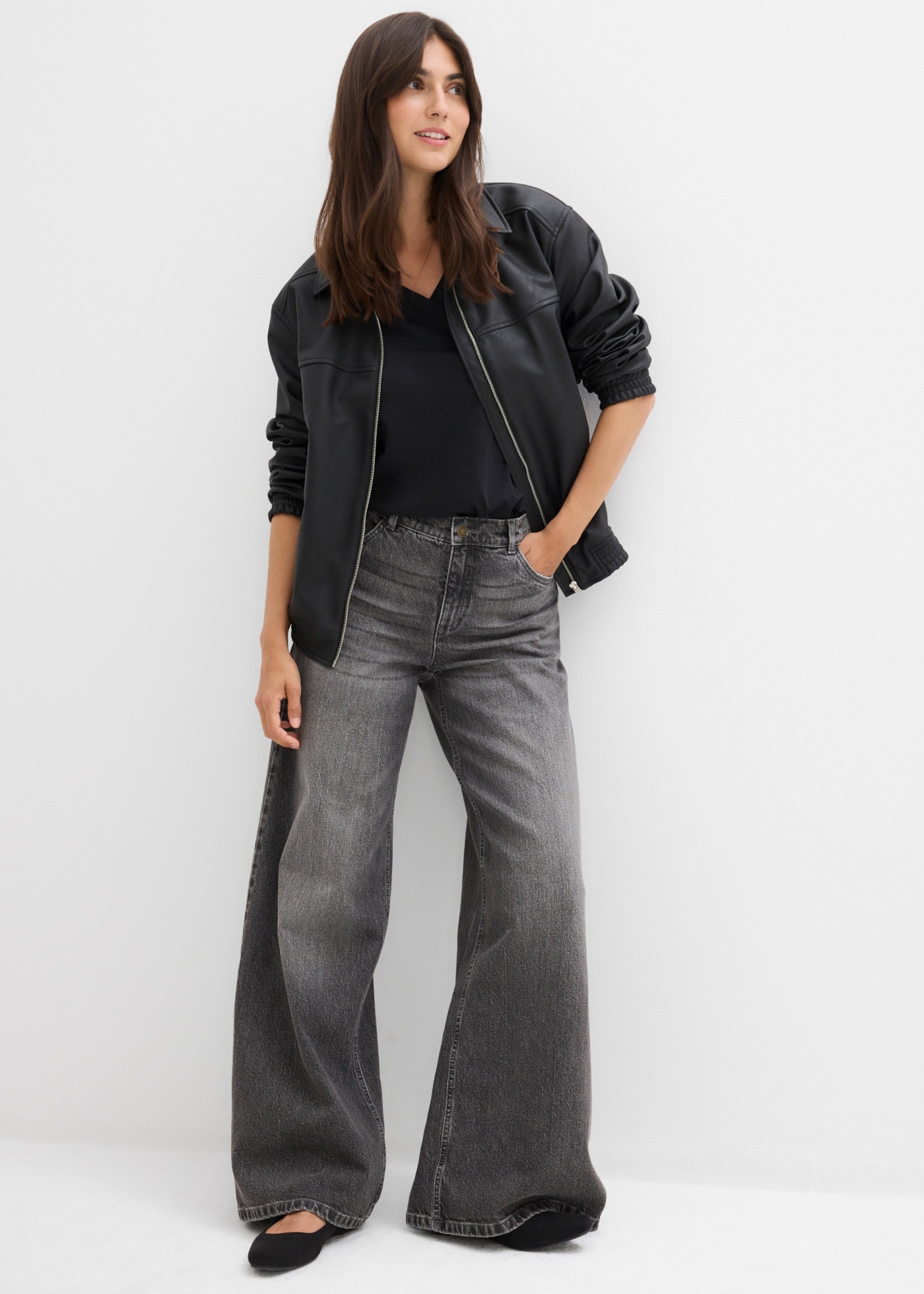 bonprix Weite Jeans mit mittlerem Bund, Loose Fit, sehr weite Silhouette