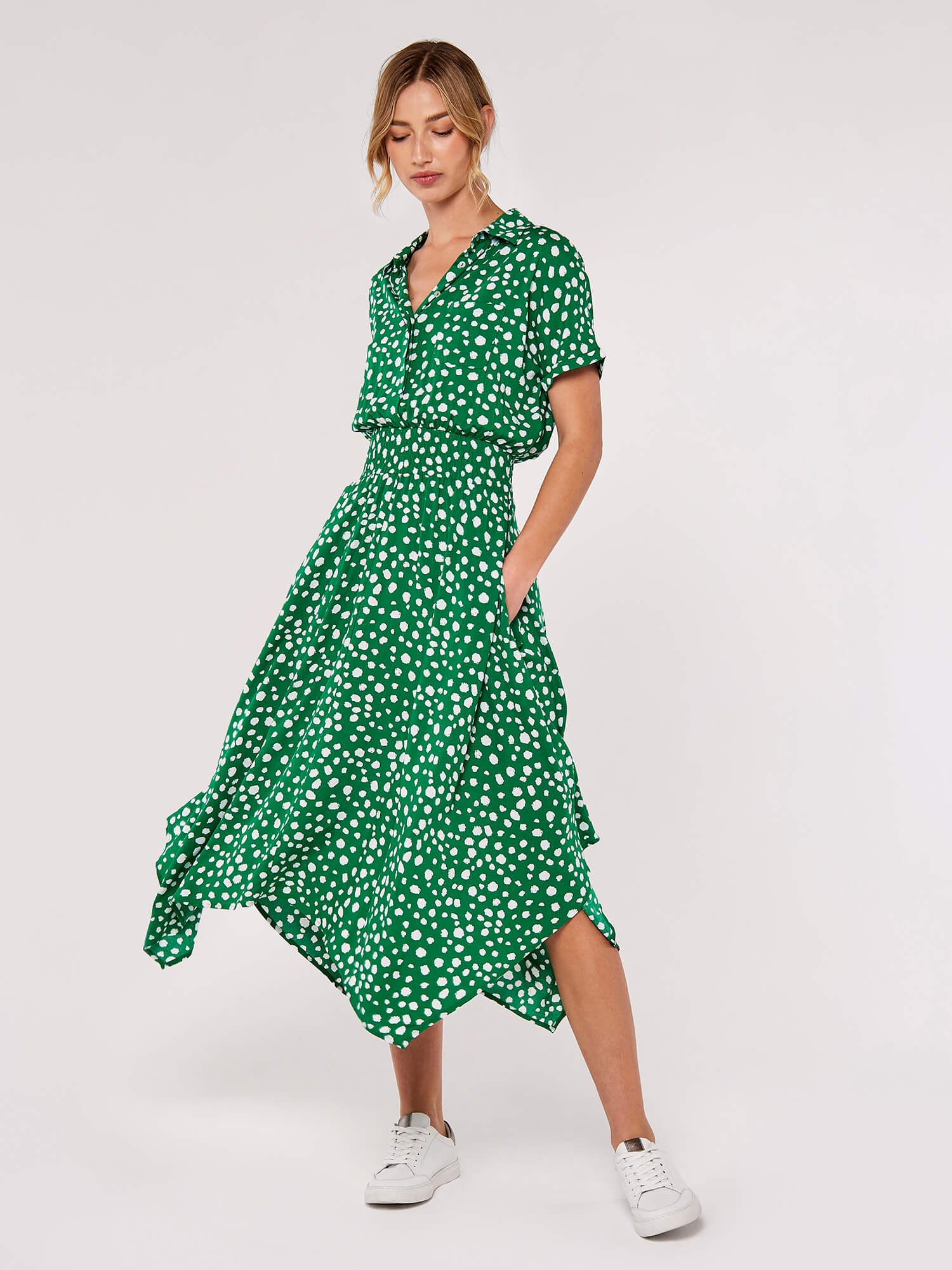 Apricot Midikleid »Midikleid« mit gesmokter Taille