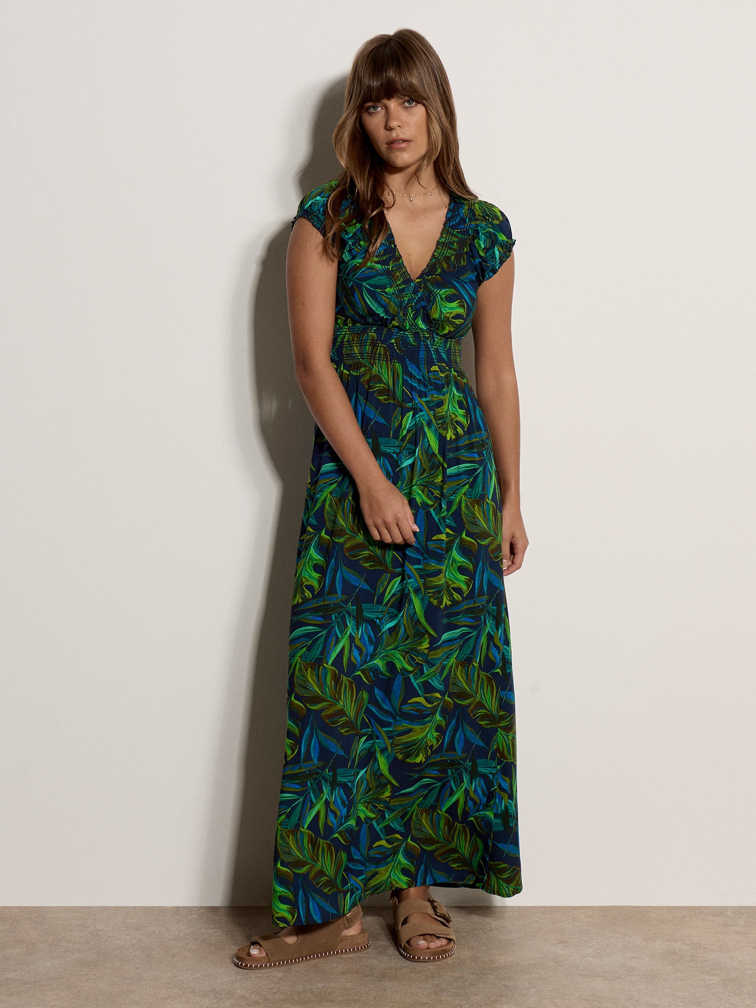 Apricot Smokkleid "Smockkleid mit tropischem Blattmuster" in weicher Ware