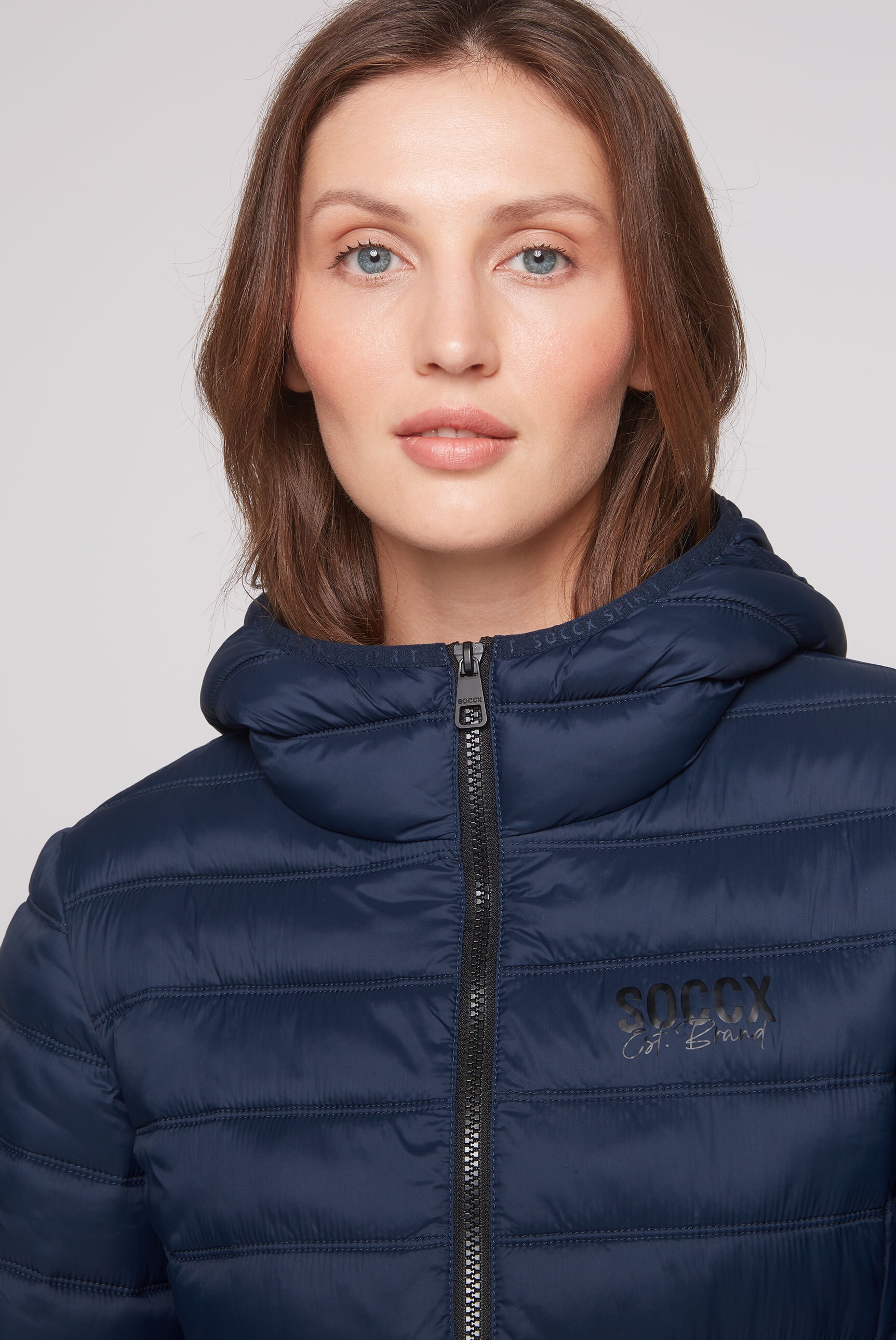 SOCCX Outdoorjacke, mit Kapuze, mit elastischem Saumabschluss