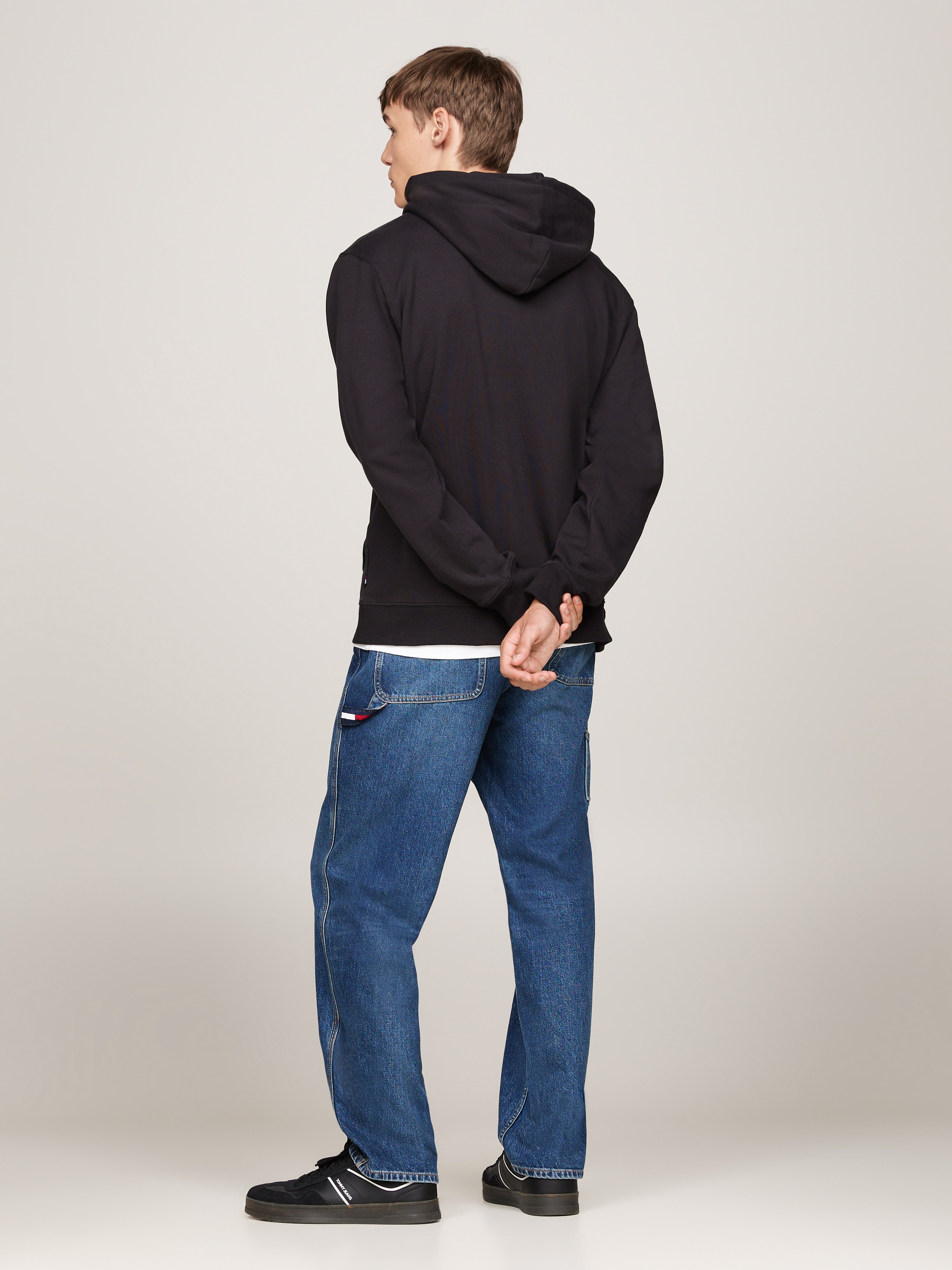 Tommy Jeans Hoodie »TJM REG SPRAY HOODIE«, Tommy Jeans-Graffiti-Signatur-Logo auf Brust