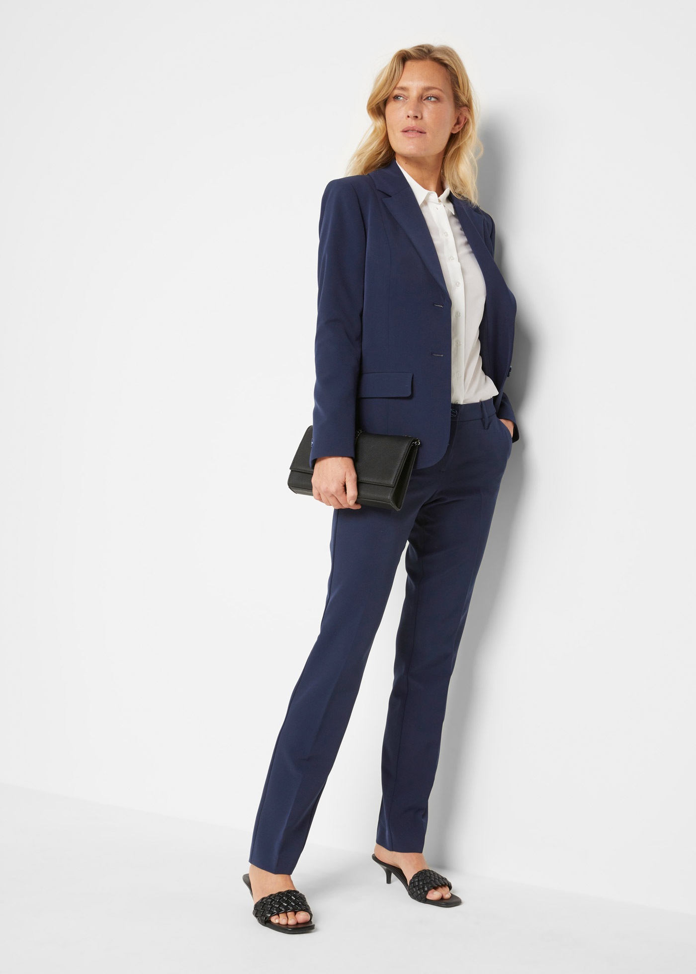 bonprix "Hosenanzug (2-tlg.Set)" Set, 2 tlg. schmal bestehend aus Blazer und Hose, vollständig gefüttert, schmale Passform