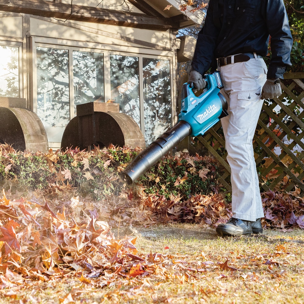 Makita Akku-Gebläse »»UB001GZ« 40V max., 0-960 m³/h, ohne Akku und Ladegerät« leistungsfähig mit geringen Gewicht von nur 3,9 kg inkl. Akku