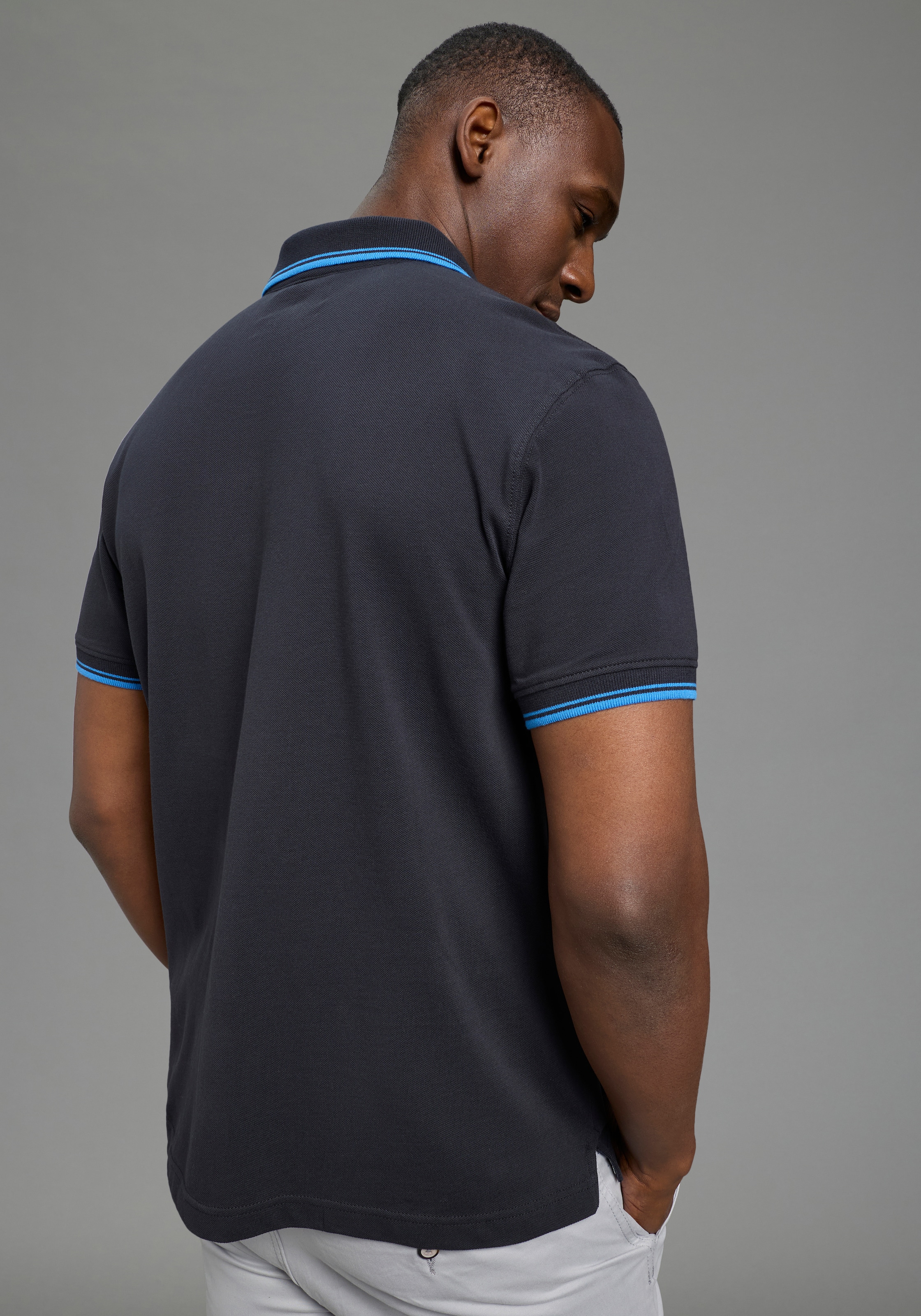 DELMAO Poloshirt »Neue Kollektion!« normale Passform, Kurzarm, mit Stickerei